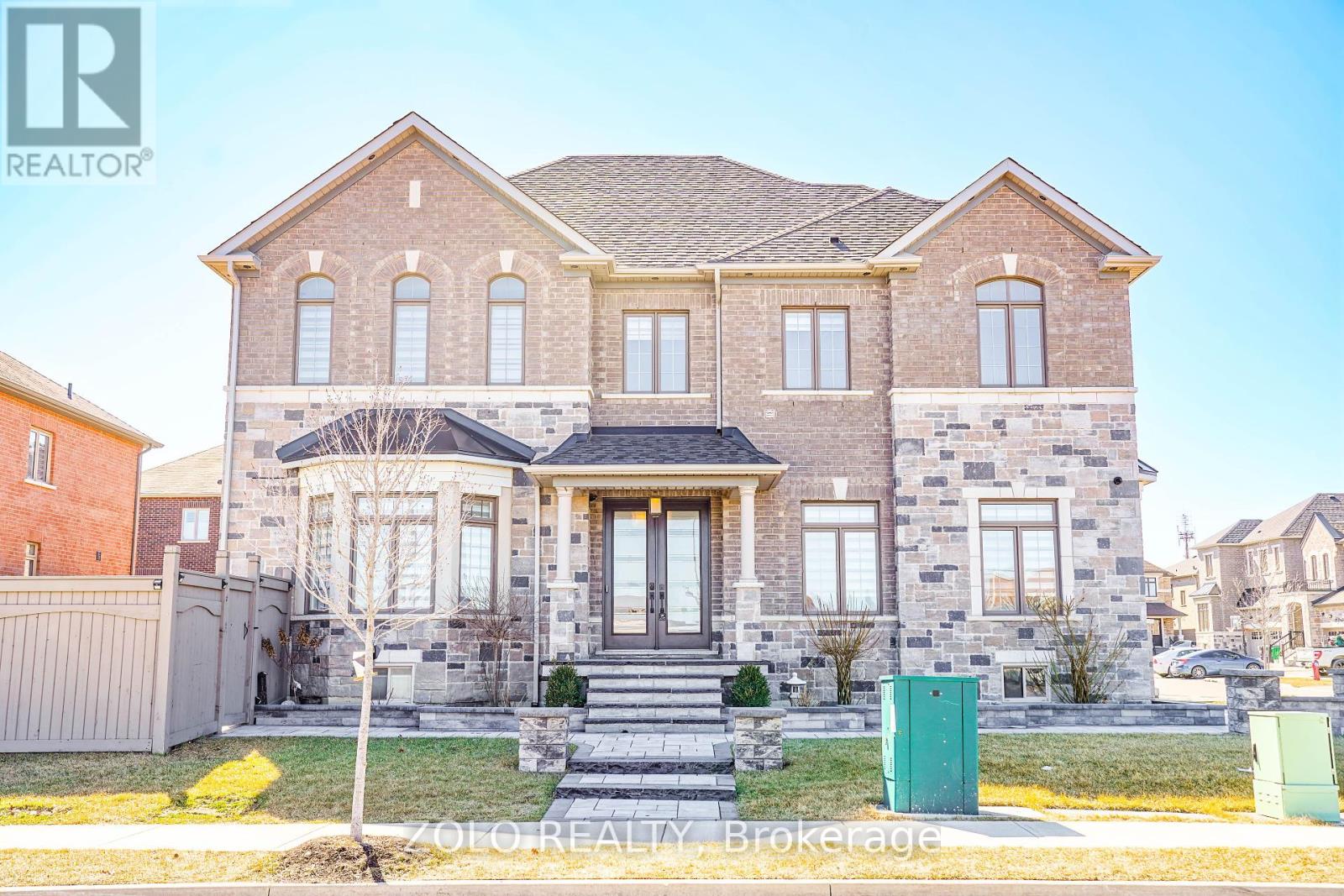 1 Penlea Gate, Brampton, Ontario  L6P 4M7 - Photo 3 - W12178914
