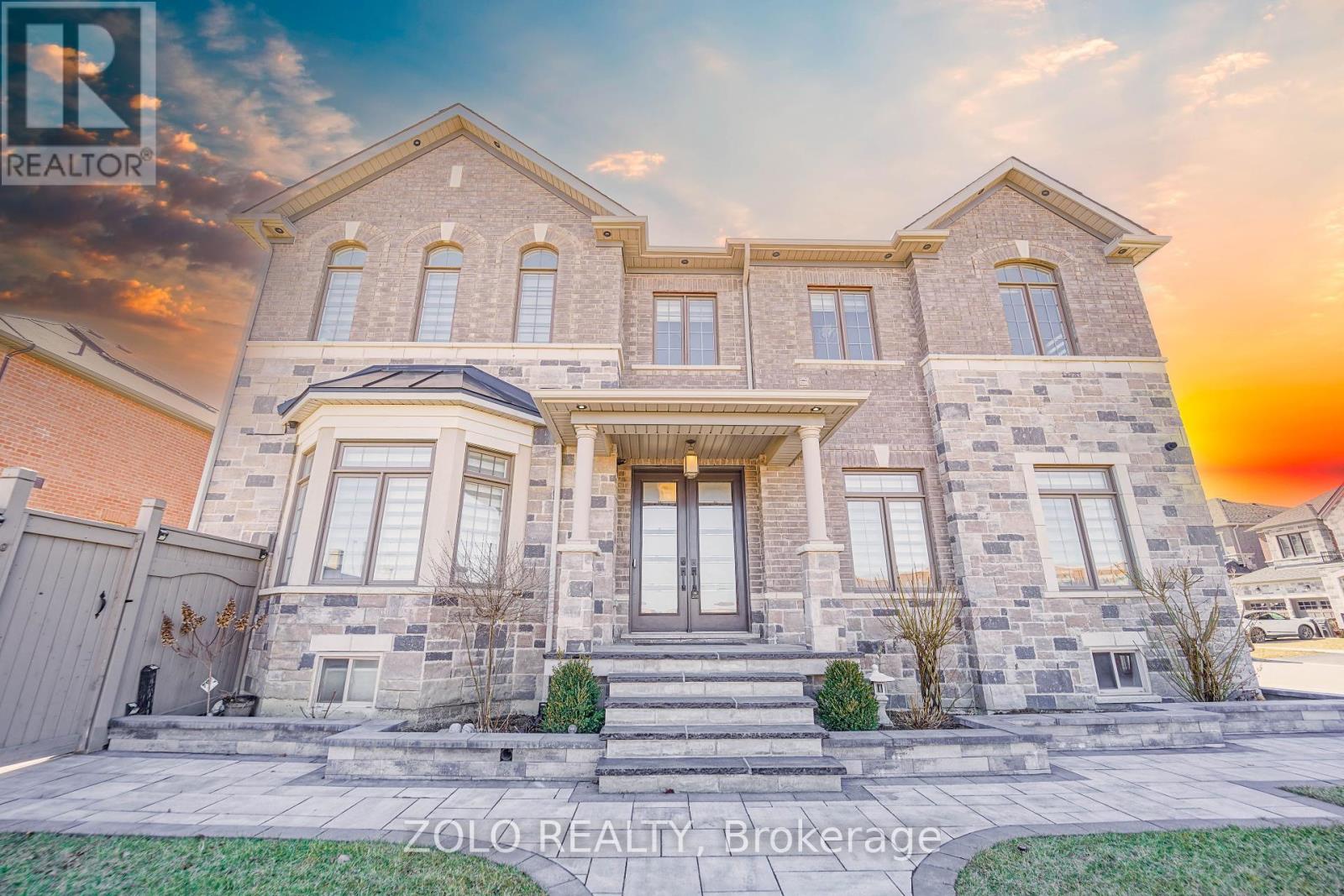 1 Penlea Gate, Brampton, Ontario  L6P 4M7 - Photo 4 - W12178914