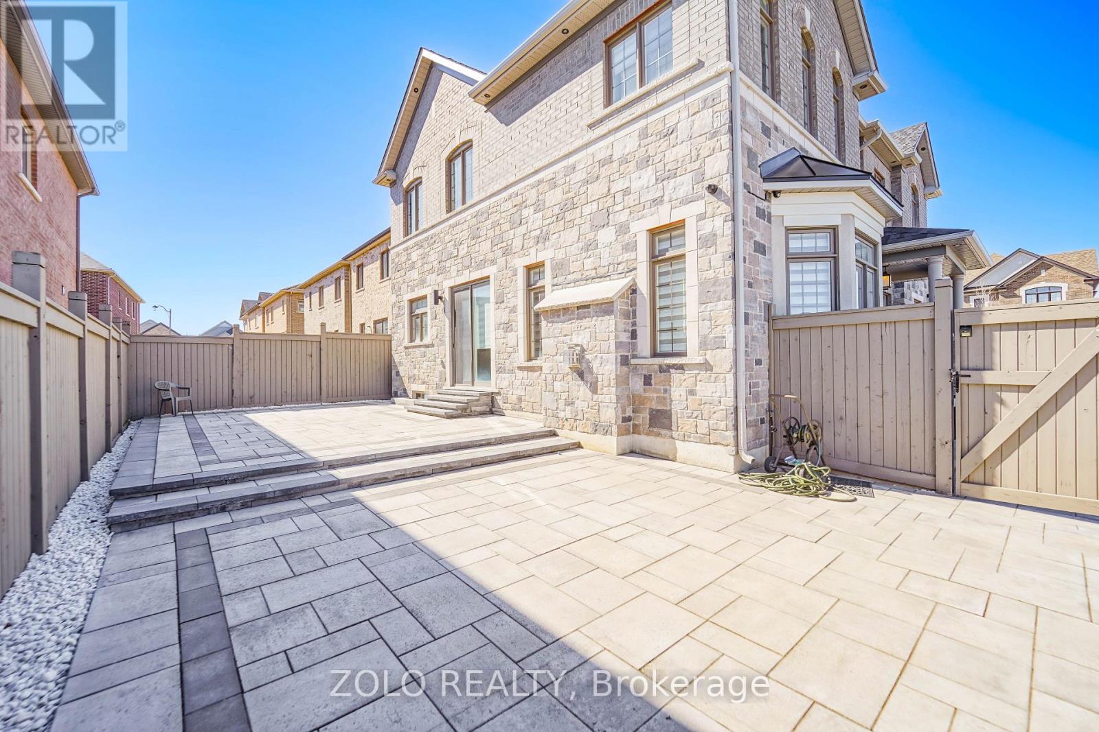 1 Penlea Gate, Brampton, Ontario  L6P 4M7 - Photo 6 - W12178914