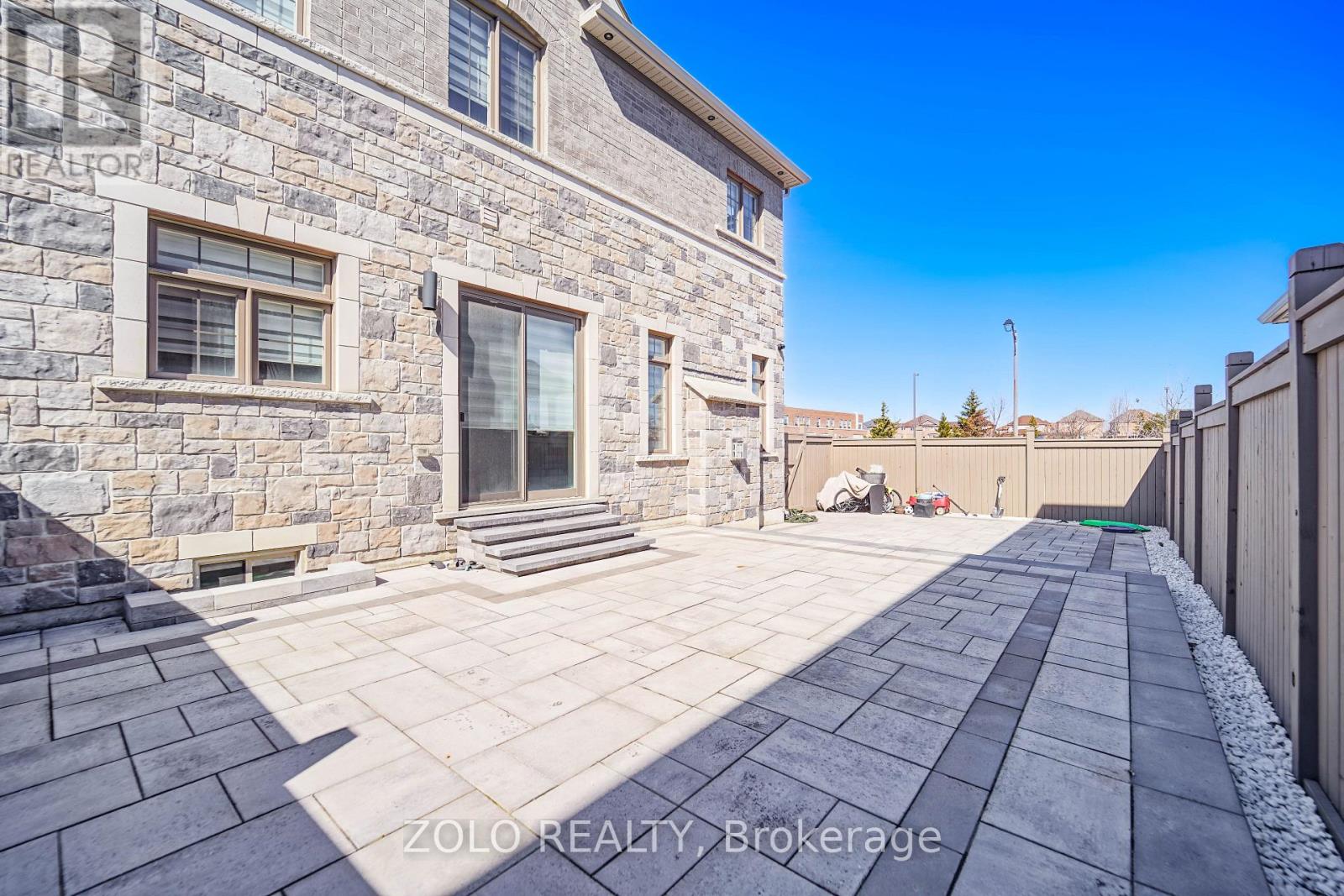 1 Penlea Gate, Brampton, Ontario  L6P 4M7 - Photo 7 - W12178914