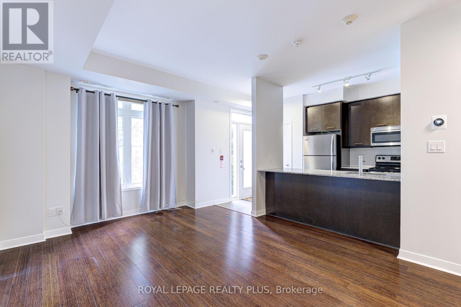 Th 1 - 370 Square One Drive, Mississauga (City Centre), Ontario  L5B 0G6 - Photo 10 - W12171129
