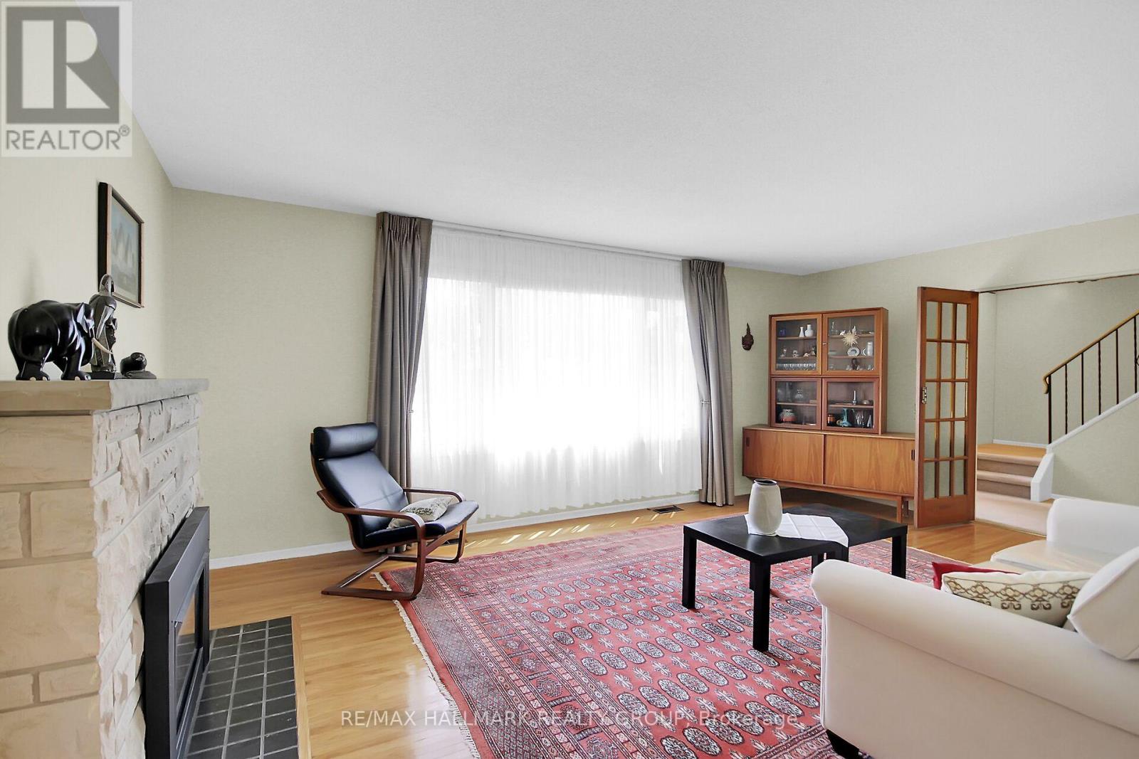 85 Country Lane W, Ottawa, Ontario  K2L 1J4 - Photo 4 - X12178918