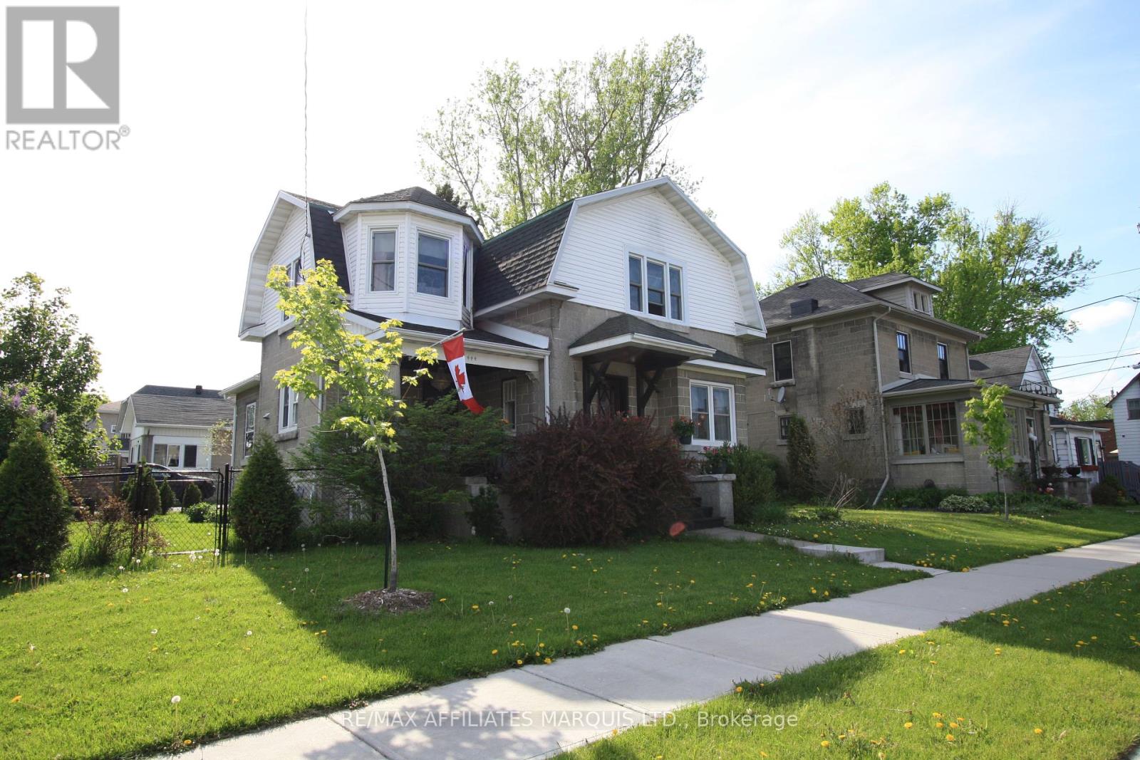 Property at 444 YORK STREET image 3