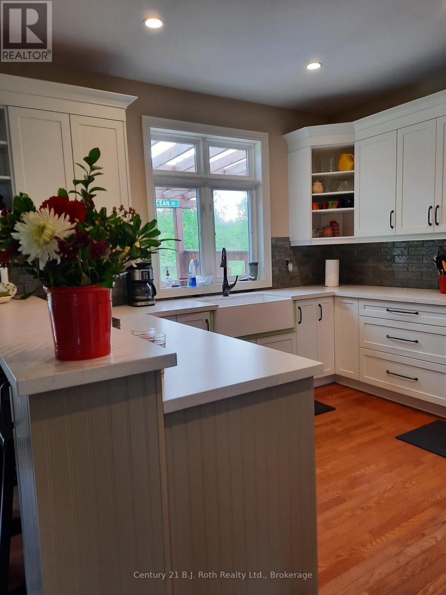 1057 Hurlwood Lane Lane, Severn, Ontario  L3V 6H4 - Photo 8 - S12179059