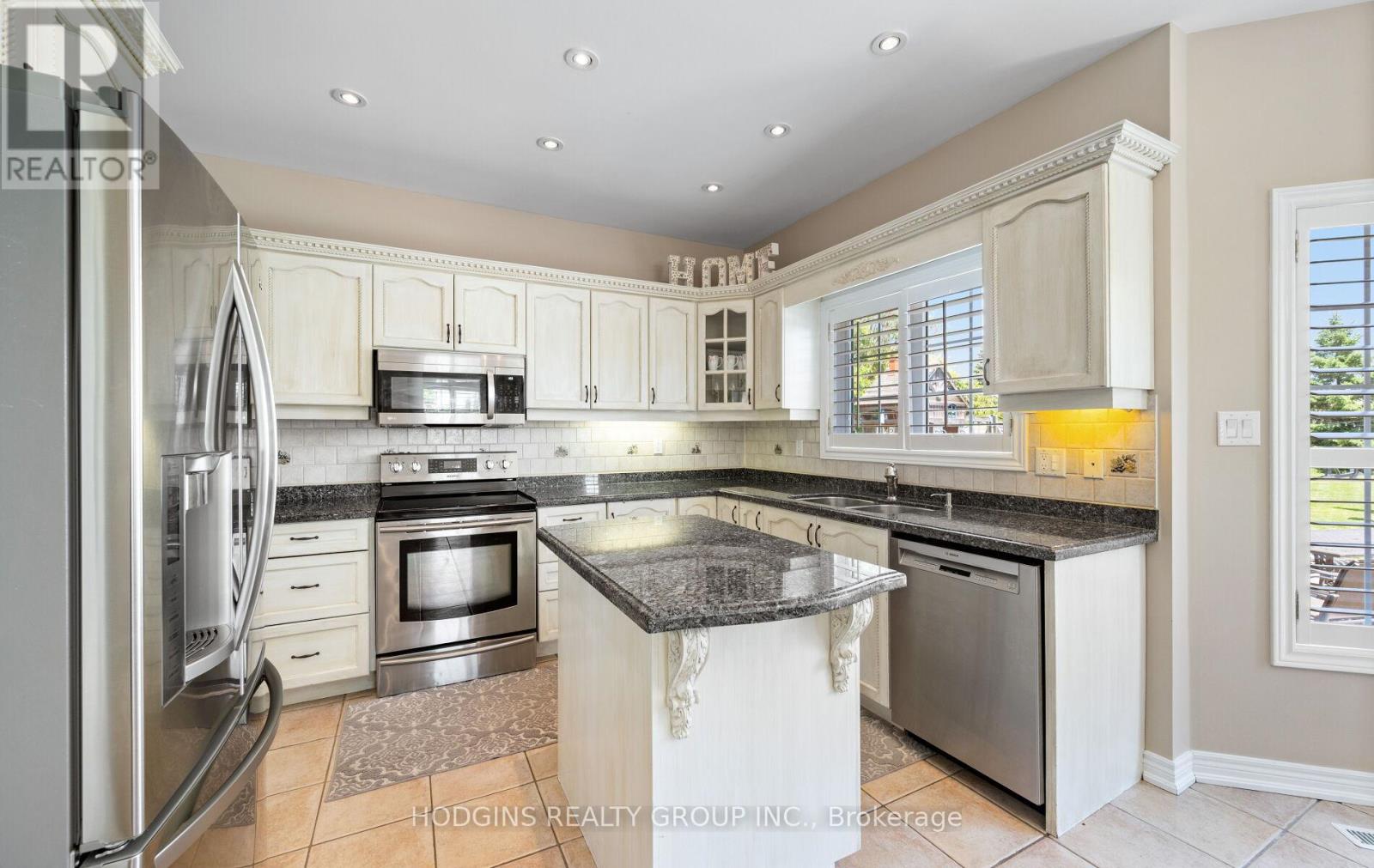 1376 Avon Drive, Mississauga, Ontario  L5N 7Z3 - Photo 13 - W12178759