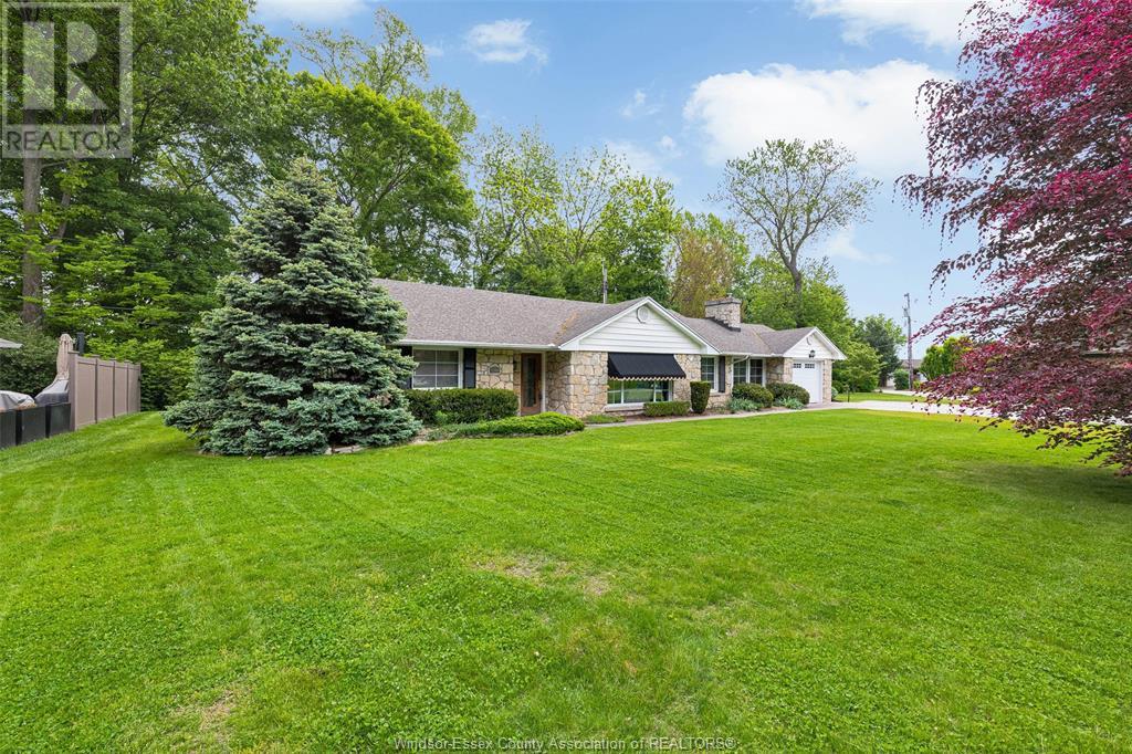 Property at 1506 WHITEWOOD image 3