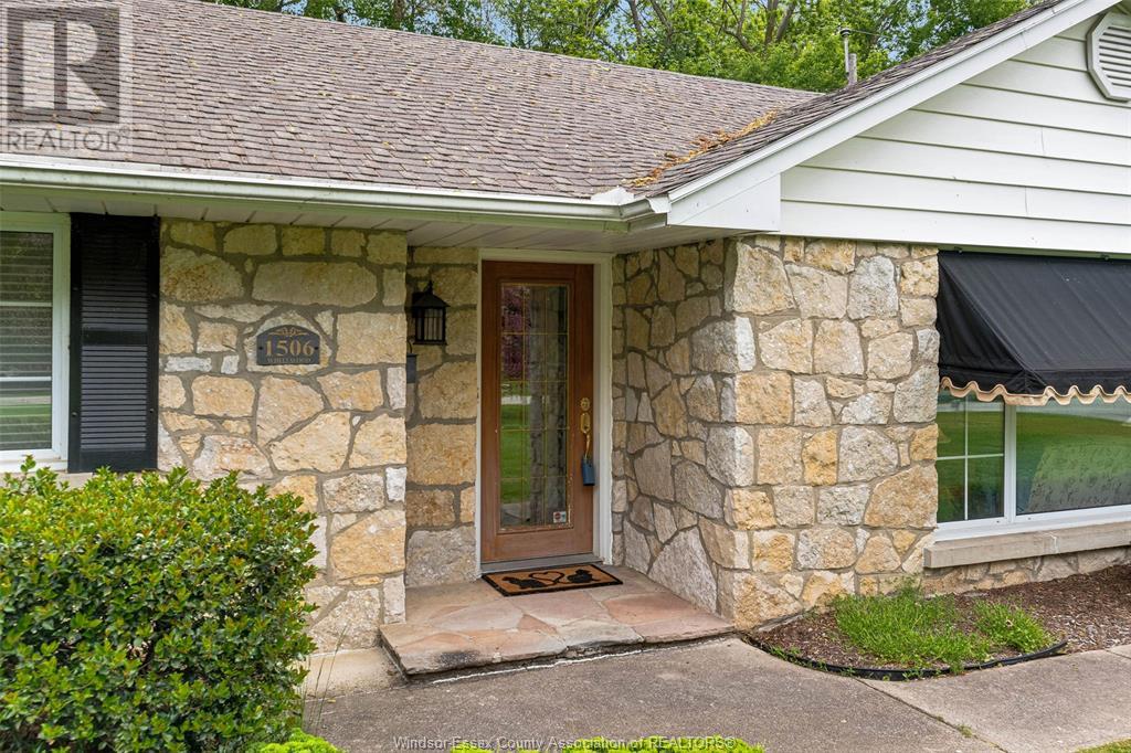 Property at 1506 WHITEWOOD image 4