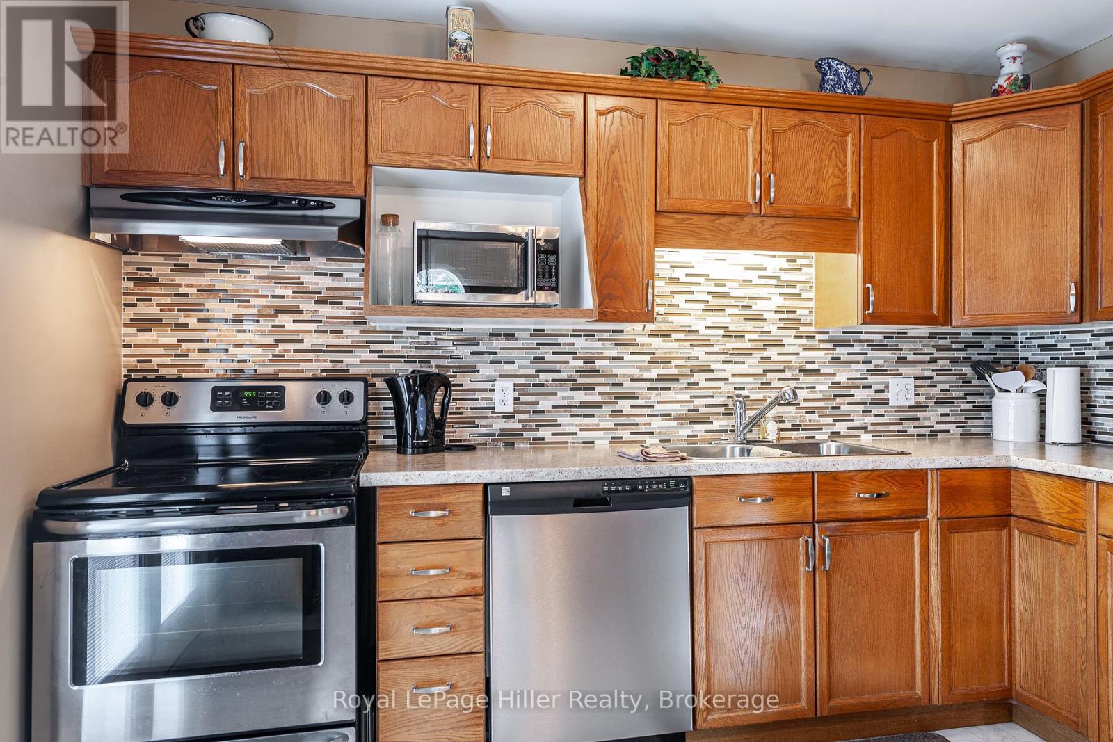 70 Pleasant Drive, Stratford, Ontario  N5A 4X3 - Photo 11 - X12179023