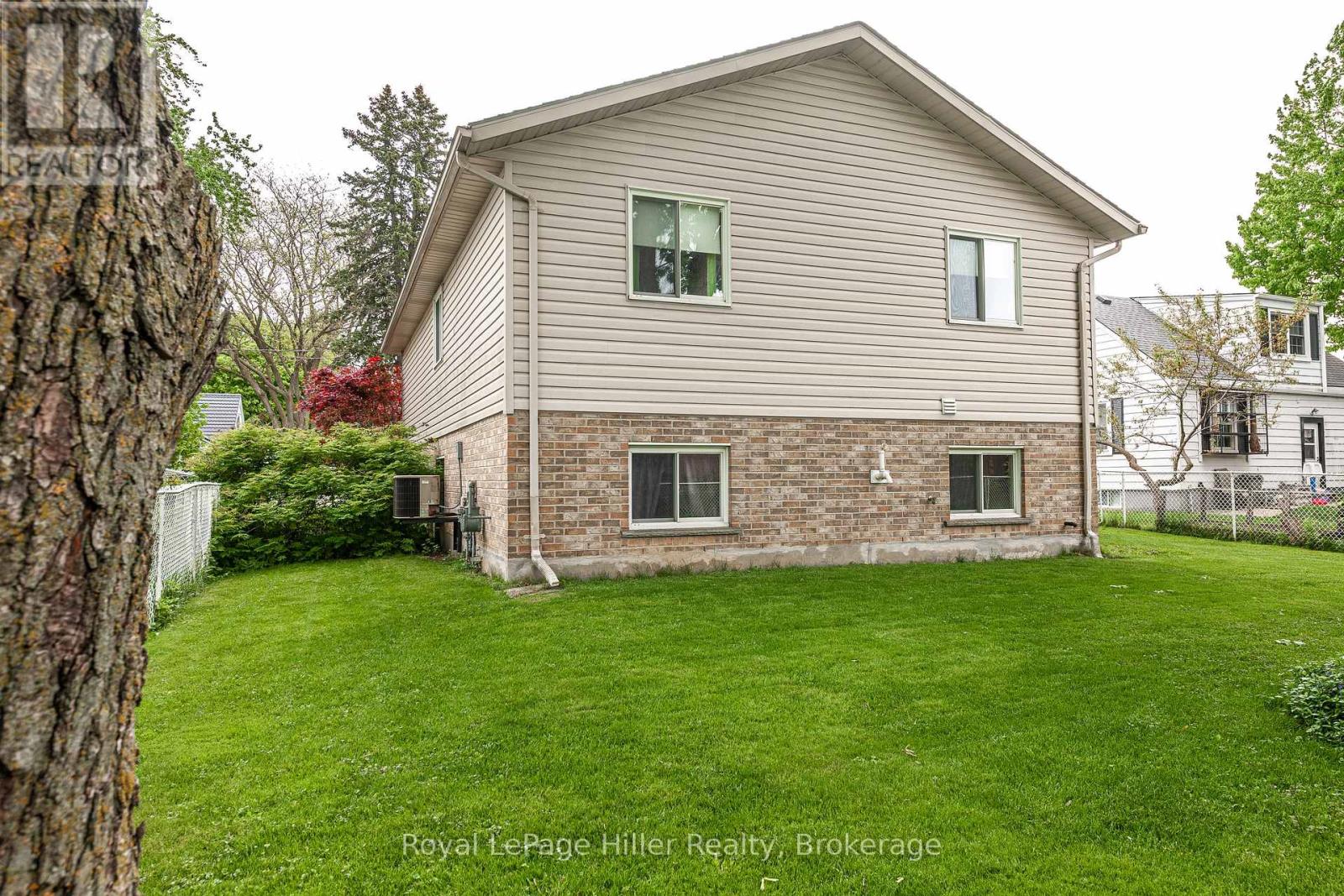 70 Pleasant Drive, Stratford, Ontario  N5A 4X3 - Photo 37 - X12179023