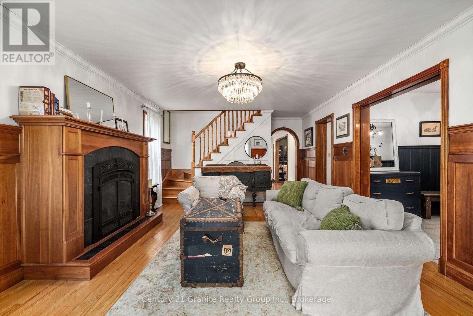 8 Bend Street, Kawartha Lakes, Ontario  K0M 2A0 - Photo 10 - X12179080