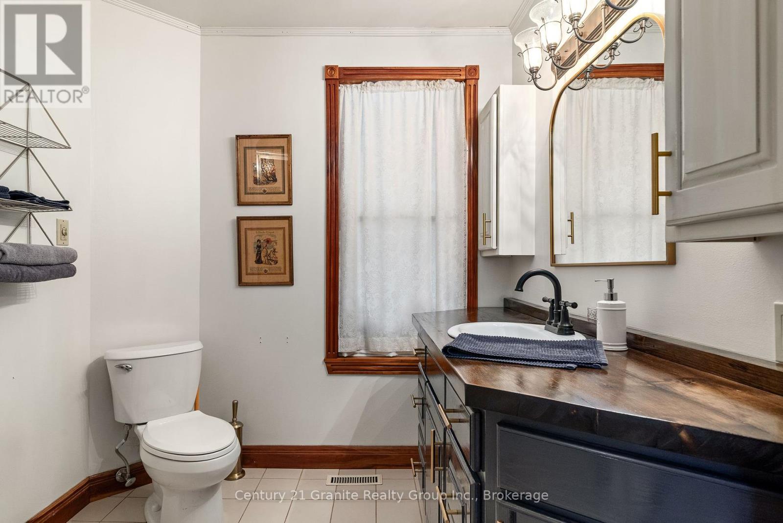 8 Bend Street, Kawartha Lakes, Ontario  K0M 2A0 - Photo 12 - X12179080