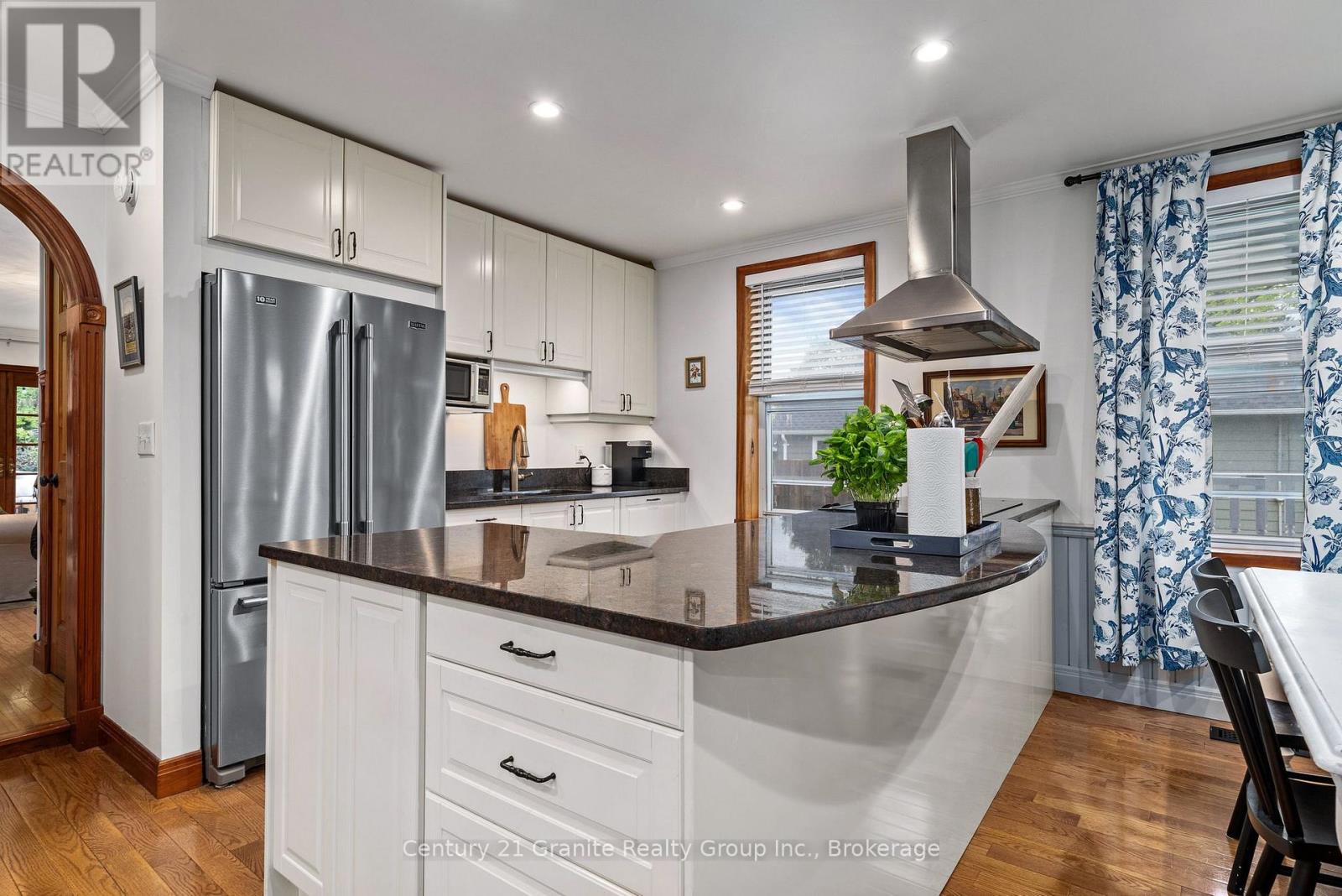 8 Bend Street, Kawartha Lakes, Ontario  K0M 2A0 - Photo 14 - X12179080