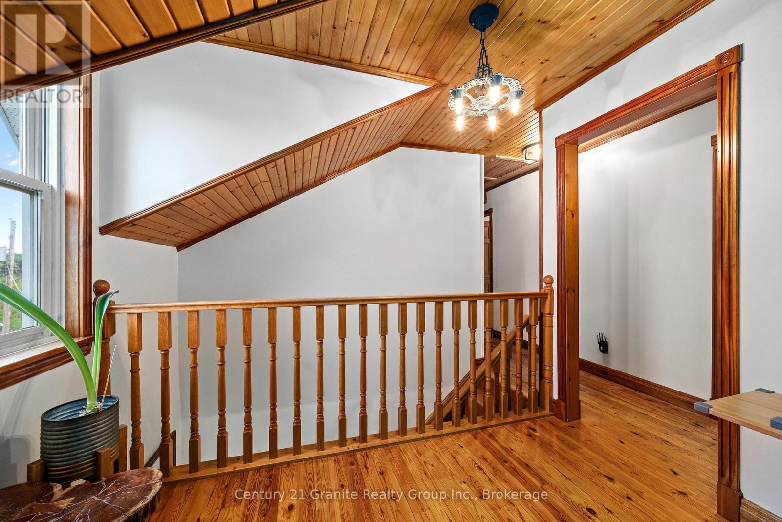 8 Bend Street, Kawartha Lakes, Ontario  K0M 2A0 - Photo 23 - X12179080