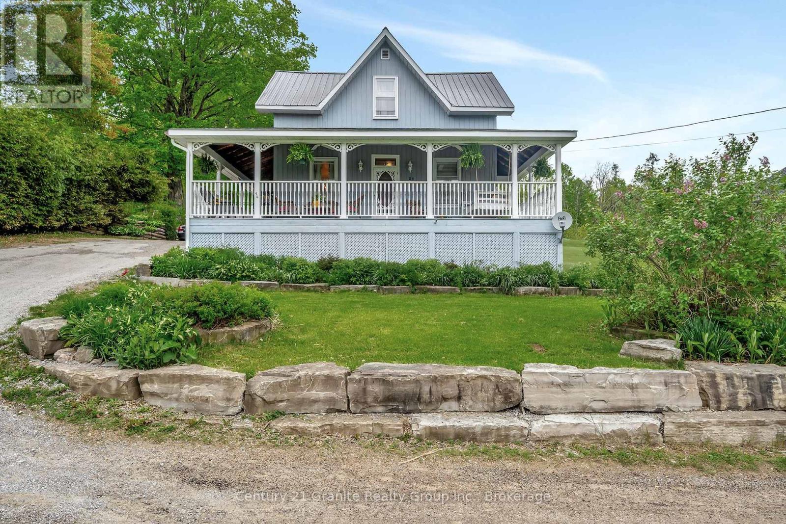 8 Bend Street, Kawartha Lakes, Ontario  K0M 2A0 - Photo 3 - X12179080