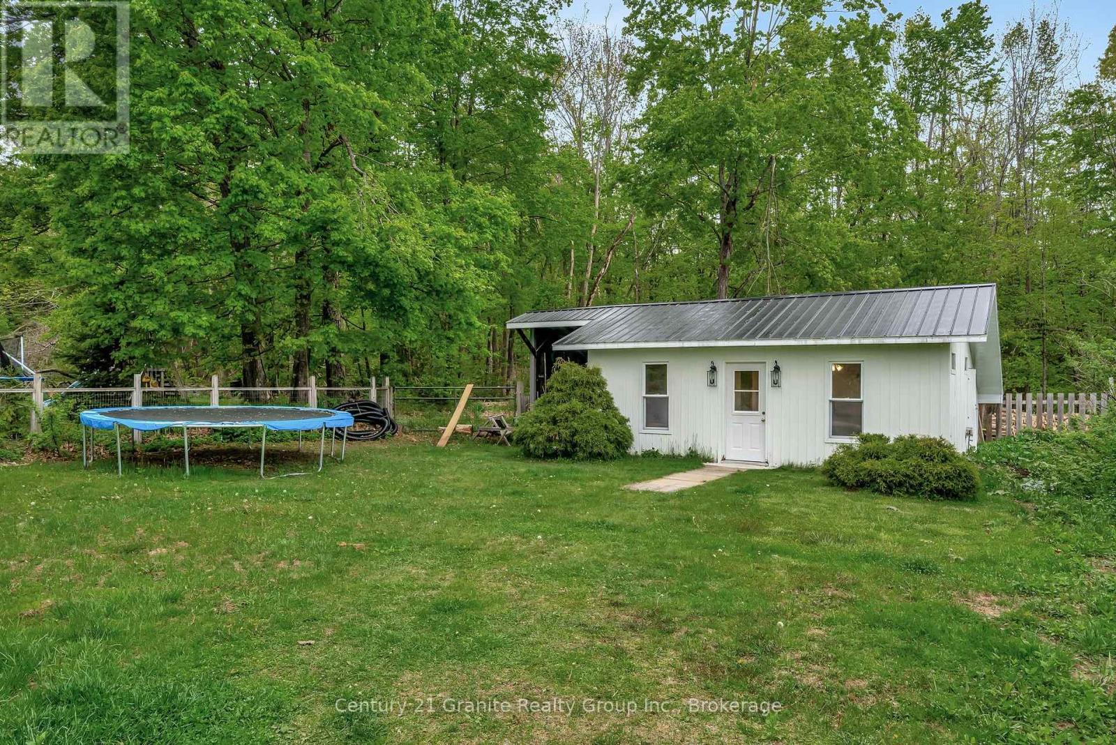8 Bend Street, Kawartha Lakes, Ontario  K0M 2A0 - Photo 32 - X12179080