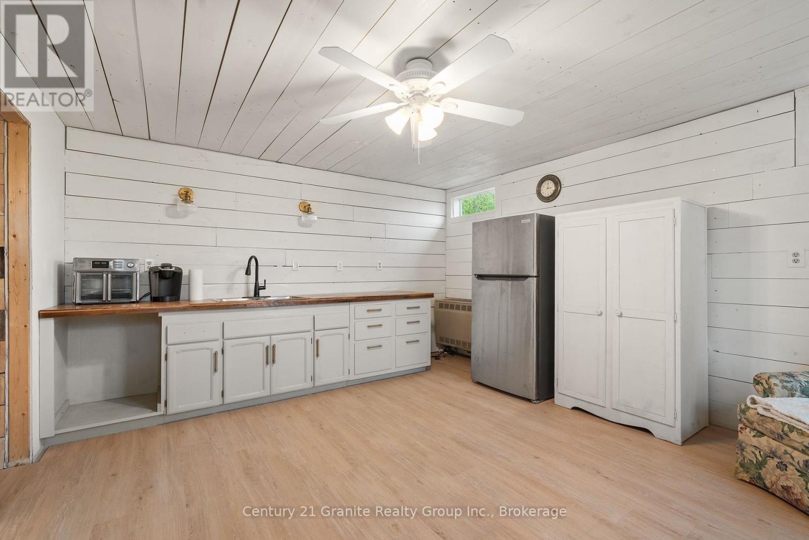8 Bend Street, Kawartha Lakes, Ontario  K0M 2A0 - Photo 34 - X12179080