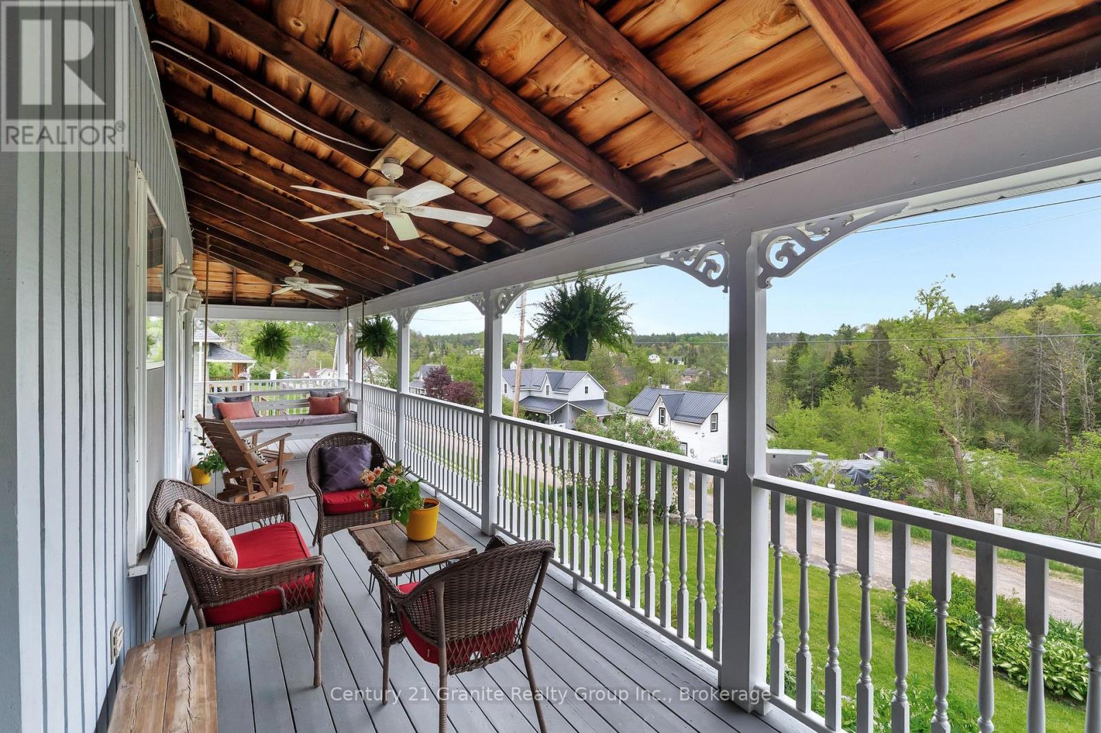 8 Bend Street, Kawartha Lakes, Ontario  K0M 2A0 - Photo 4 - X12179080