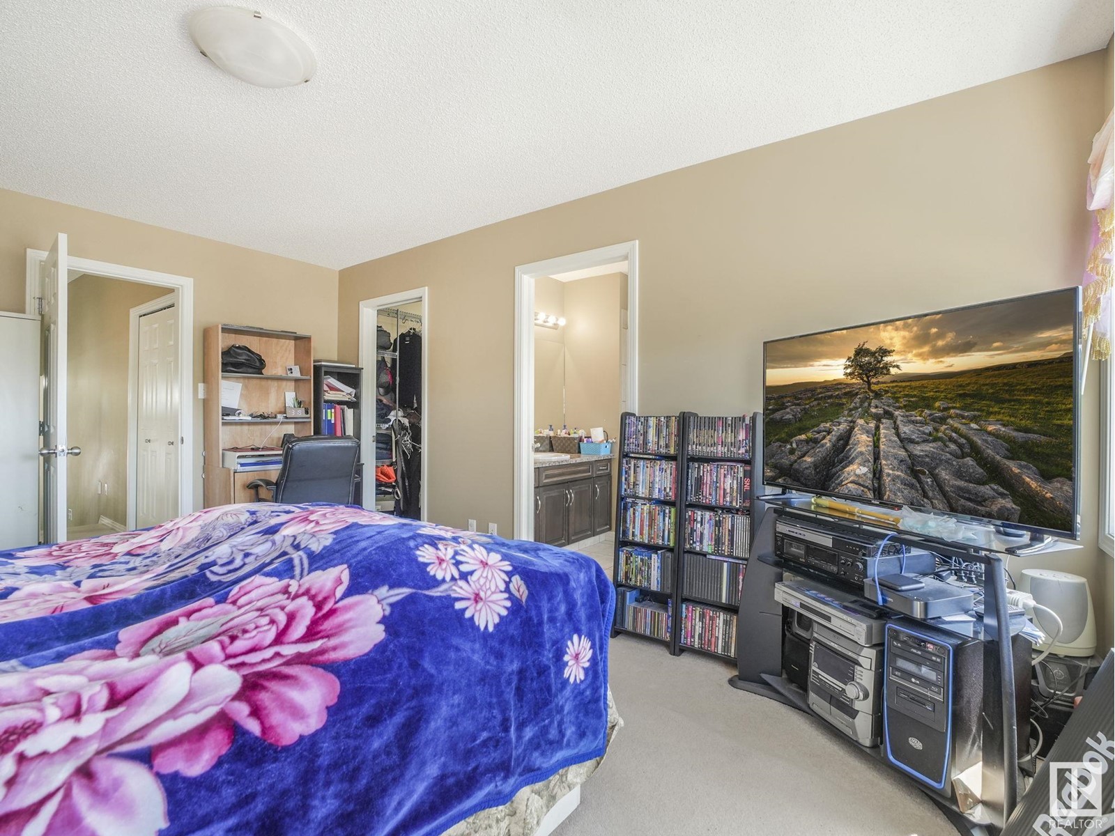 Property at 17039 74 ST NW image 4