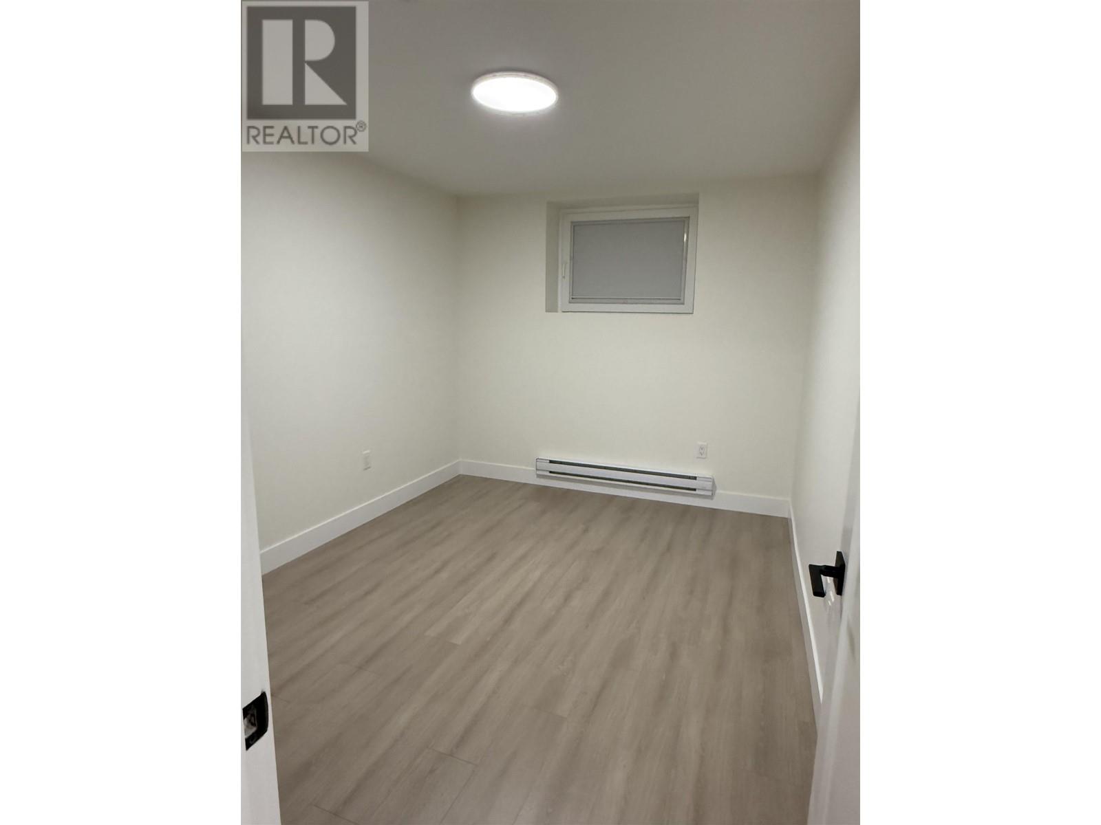 Listing Picture 22 of 28 : 2 4212 MACDONALD AVENUE, Burnaby / 本拿比 - 魯藝地產 Yvonne Lu Group - MLS Medallion Club Member