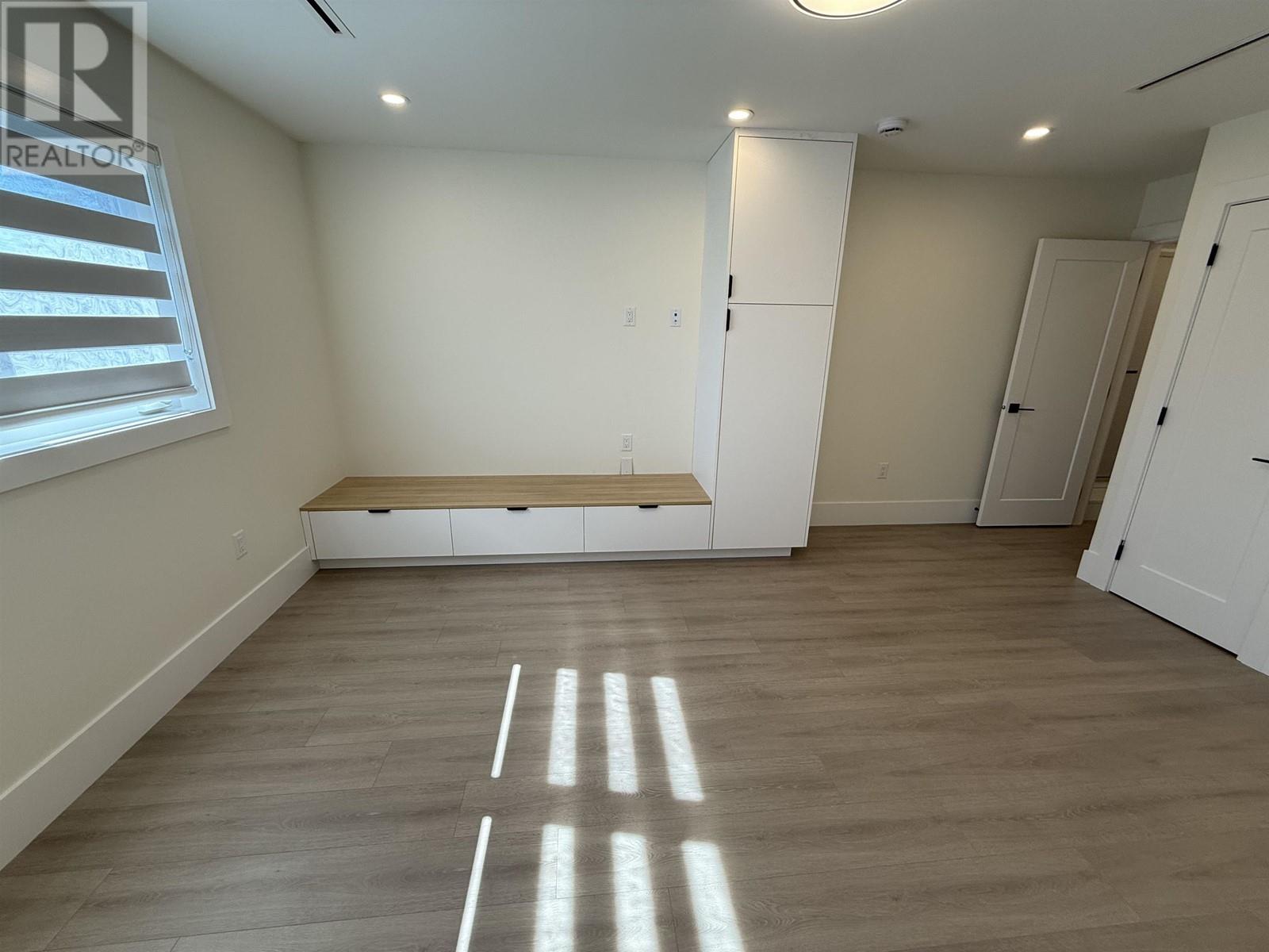 Listing Picture 13 of 28 : 2 4212 MACDONALD AVENUE, Burnaby / 本拿比 - 魯藝地產 Yvonne Lu Group - MLS Medallion Club Member