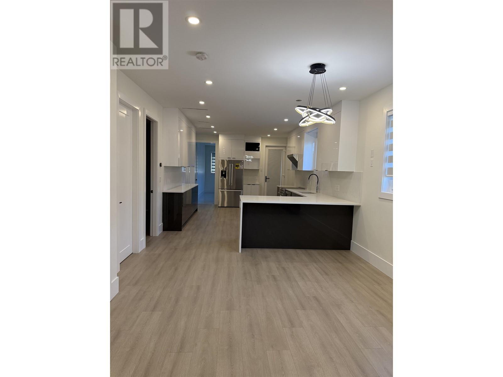 Listing Picture 7 of 28 : 2 4212 MACDONALD AVENUE, Burnaby / 本拿比 - 魯藝地產 Yvonne Lu Group - MLS Medallion Club Member