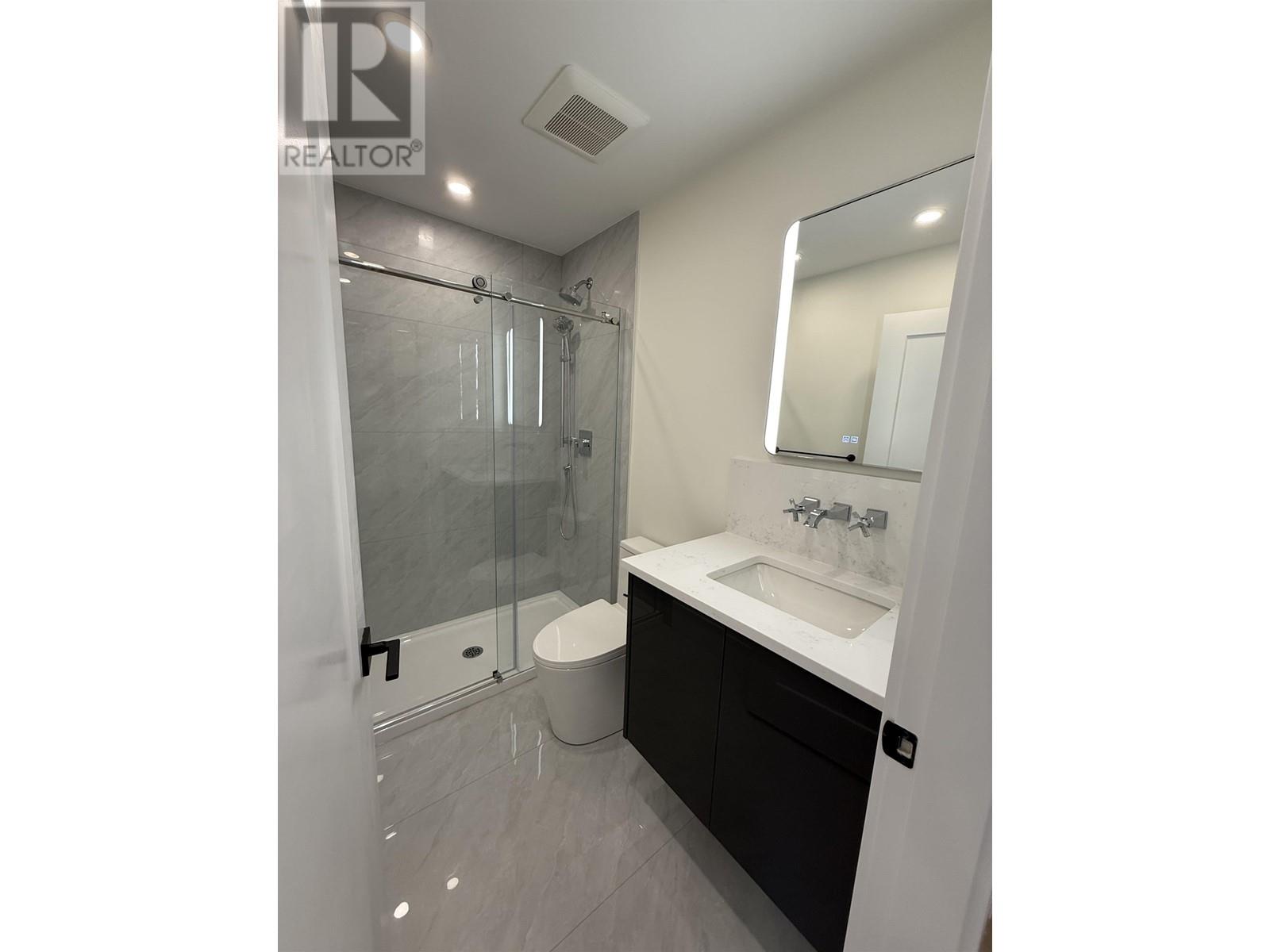 Listing Picture 20 of 28 : 2 4212 MACDONALD AVENUE, Burnaby / 本拿比 - 魯藝地產 Yvonne Lu Group - MLS Medallion Club Member