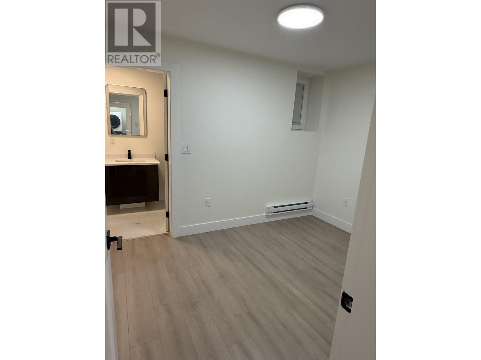 Listing Picture 28 of 28 : 2 4212 MACDONALD AVENUE, Burnaby / 本拿比 - 魯藝地產 Yvonne Lu Group - MLS Medallion Club Member