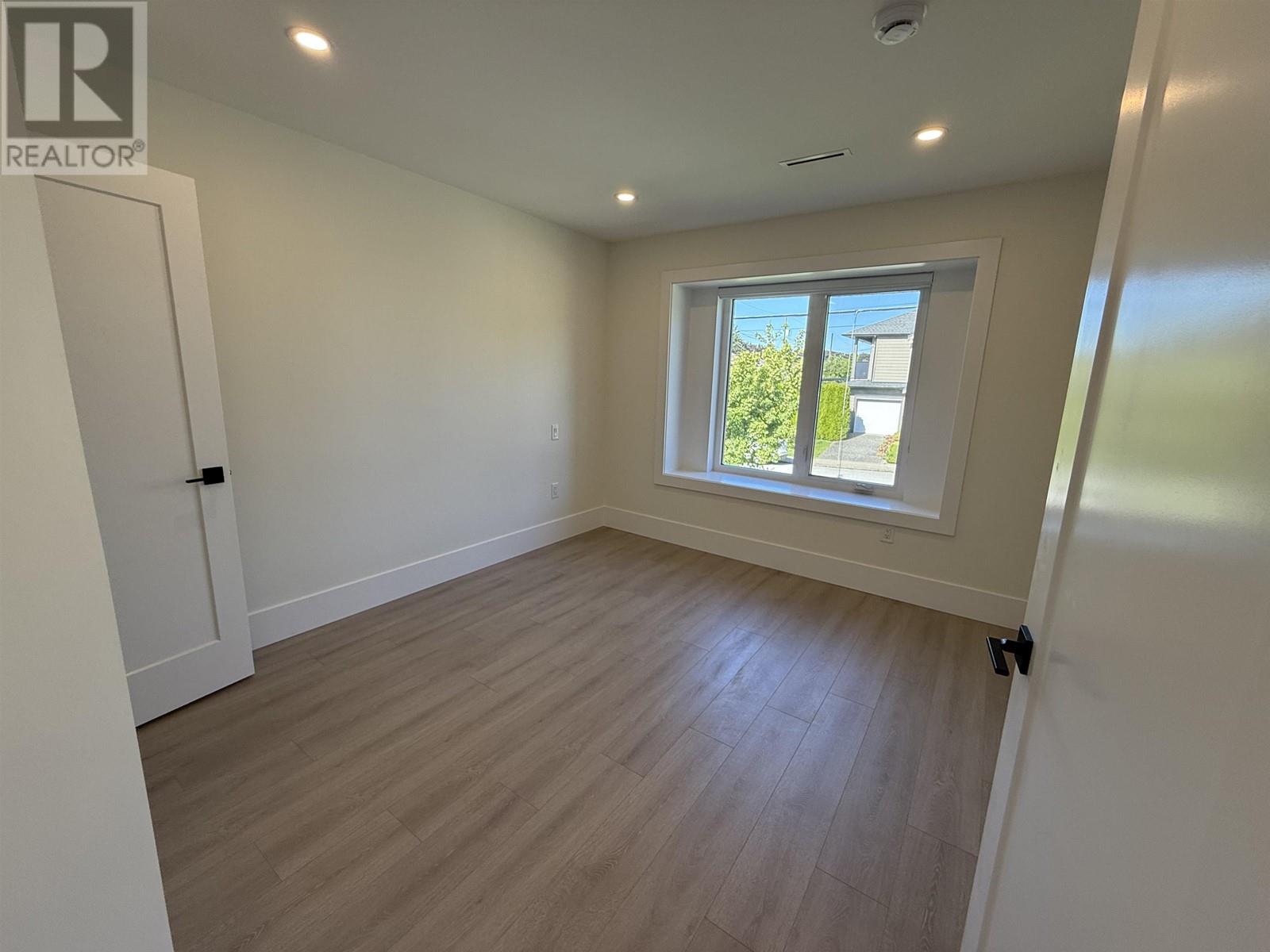 Listing Picture 18 of 28 : 2 4212 MACDONALD AVENUE, Burnaby / 本拿比 - 魯藝地產 Yvonne Lu Group - MLS Medallion Club Member