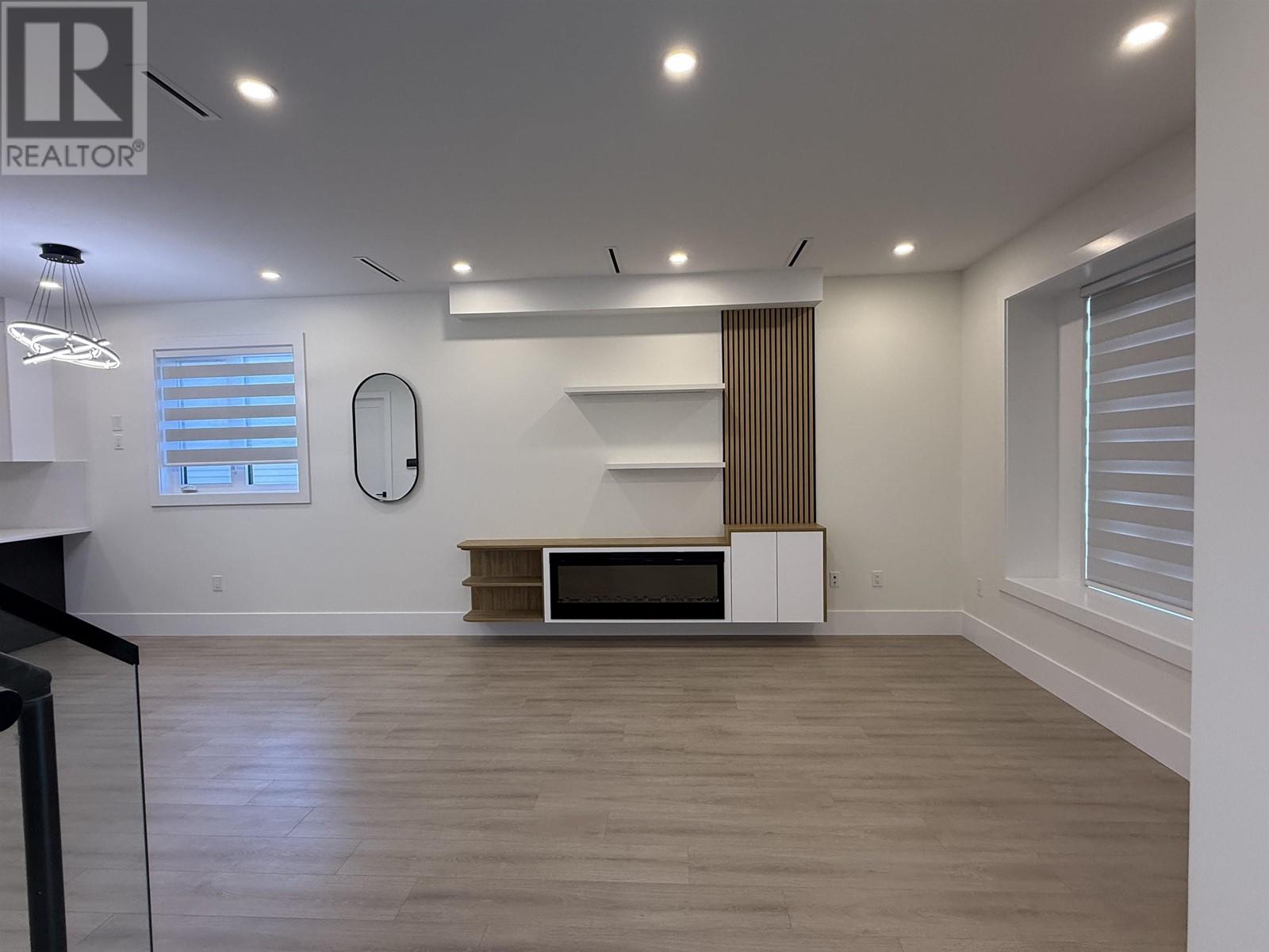 Listing Picture 8 of 28 : 2 4212 MACDONALD AVENUE, Burnaby / 本拿比 - 魯藝地產 Yvonne Lu Group - MLS Medallion Club Member