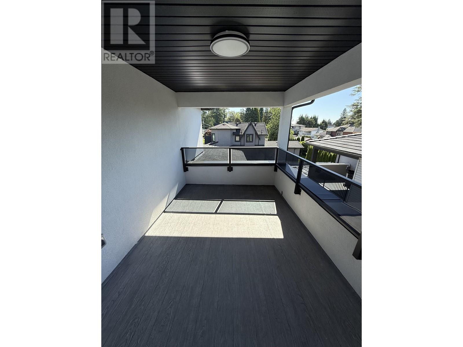 Listing Picture 17 of 28 : 2 4212 MACDONALD AVENUE, Burnaby / 本拿比 - 魯藝地產 Yvonne Lu Group - MLS Medallion Club Member