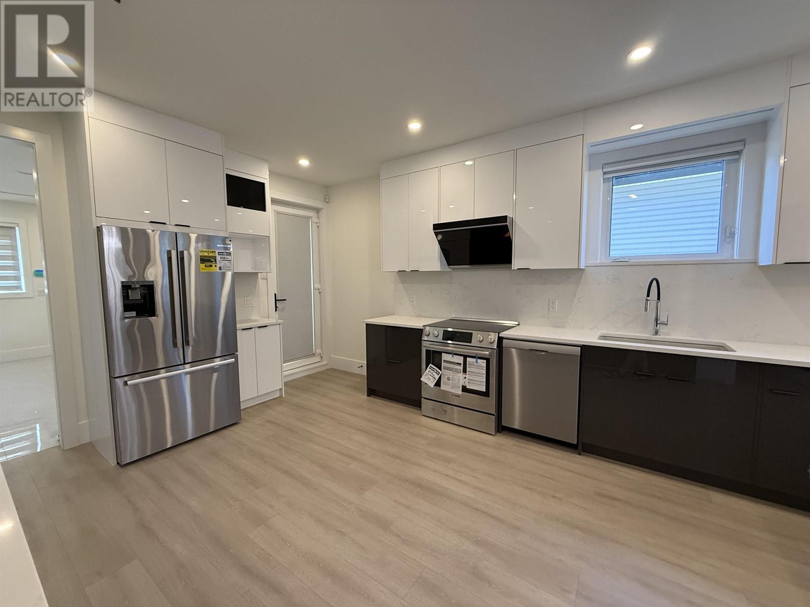 Property at 2 4212 MACDONALD AVENUE image 4