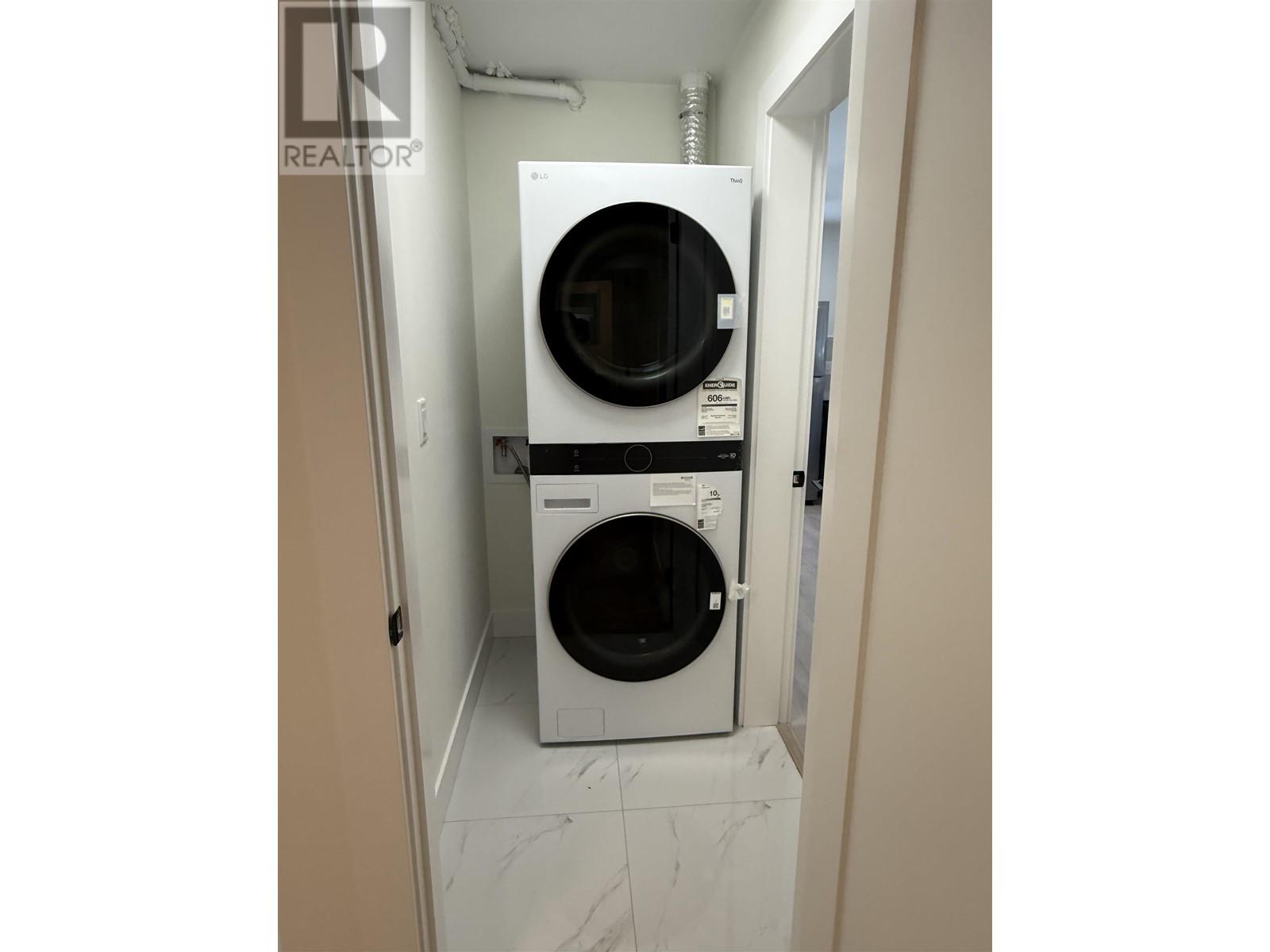 Listing Picture 27 of 28 : 2 4212 MACDONALD AVENUE, Burnaby / 本拿比 - 魯藝地產 Yvonne Lu Group - MLS Medallion Club Member