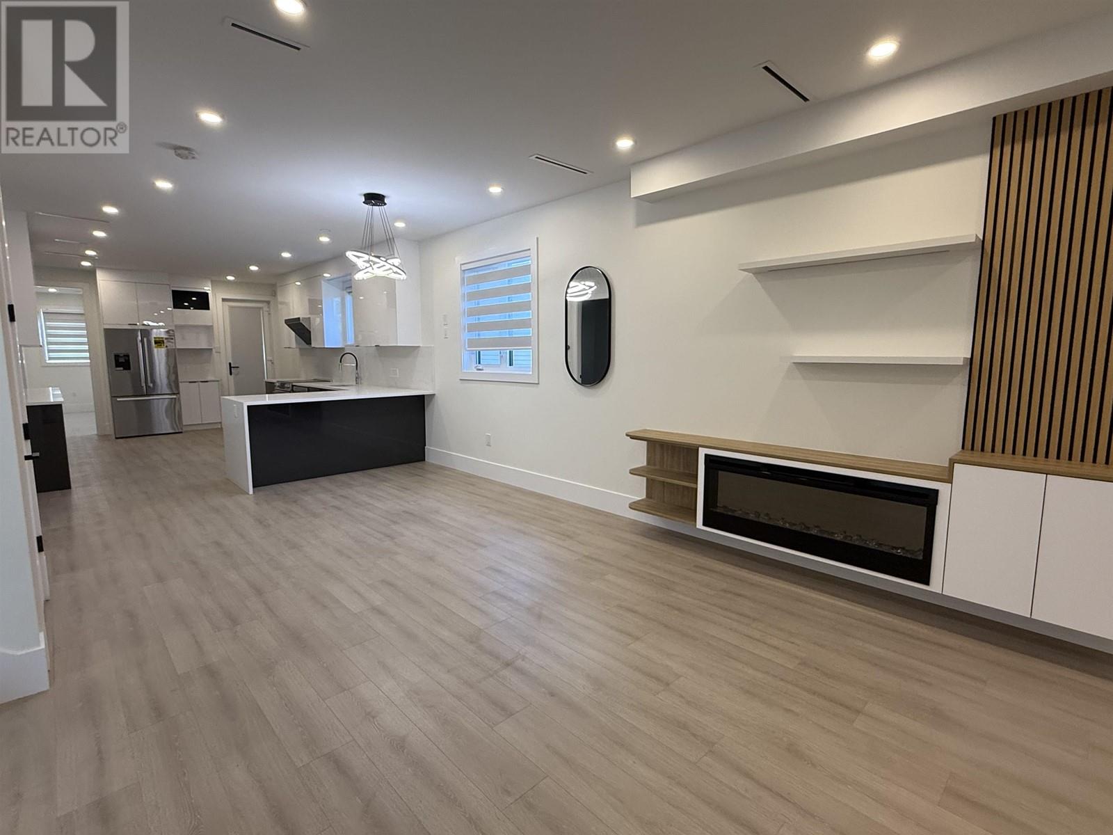 Property at 2 4212 MACDONALD AVENUE image 2