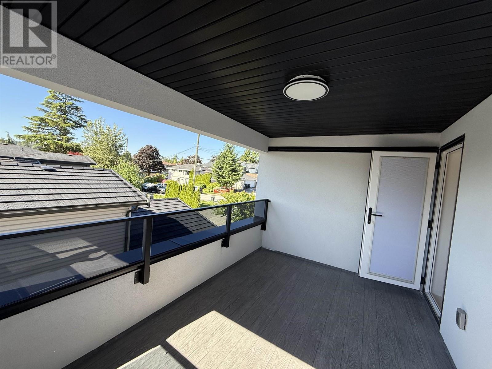 Listing Picture 19 of 28 : 2 4212 MACDONALD AVENUE, Burnaby / 本拿比 - 魯藝地產 Yvonne Lu Group - MLS Medallion Club Member