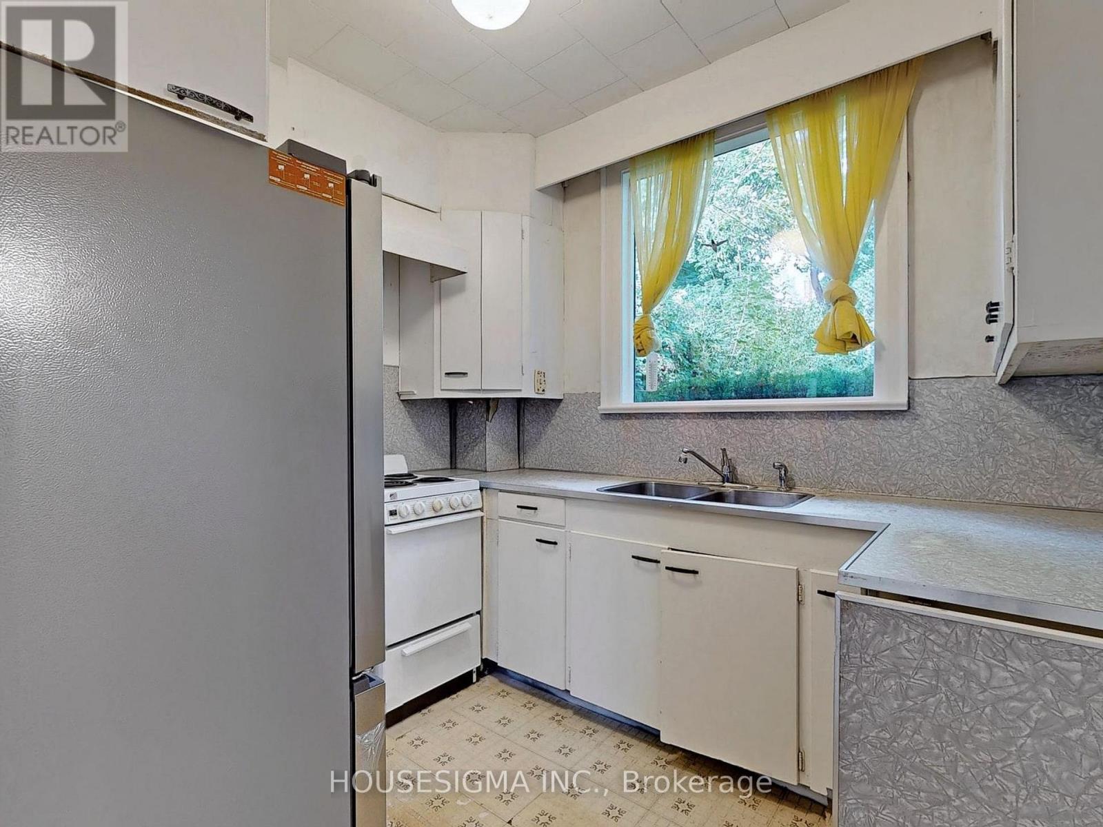 11 Oswald Crescent, Toronto, Ontario  M4S 2H5 - Photo 18 - C12179020