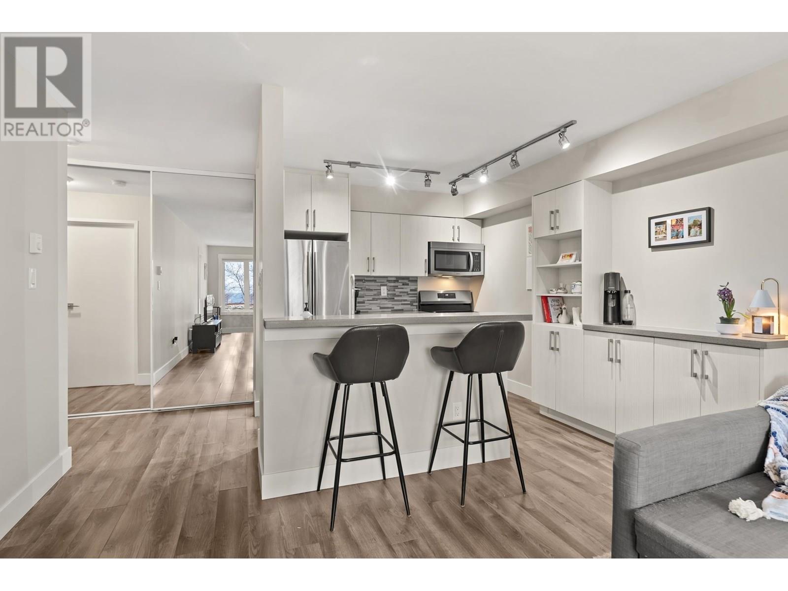 304 1040 E Broadway, Vancouver, British Columbia  V5T 4N7 - Photo 2 - R3005208
