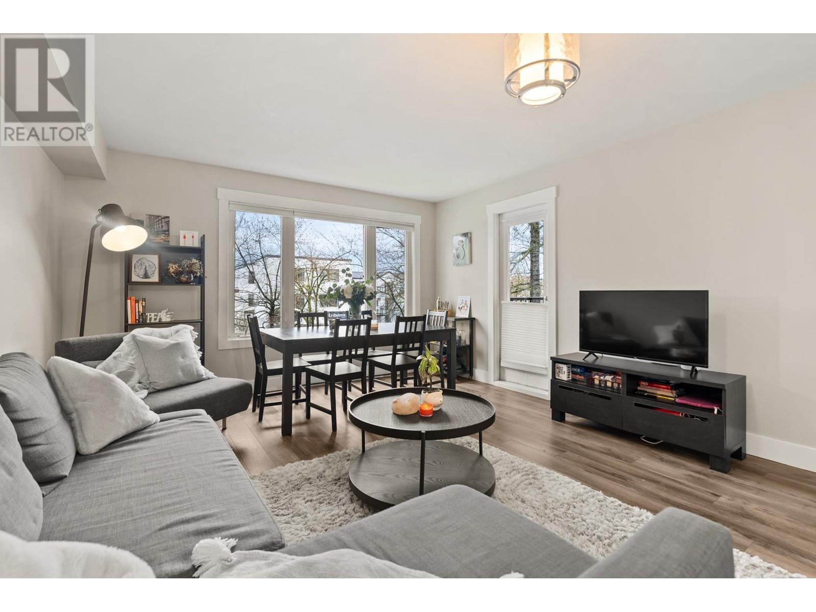 304 1040 E BROADWAY, Vancouver, British Columbia
