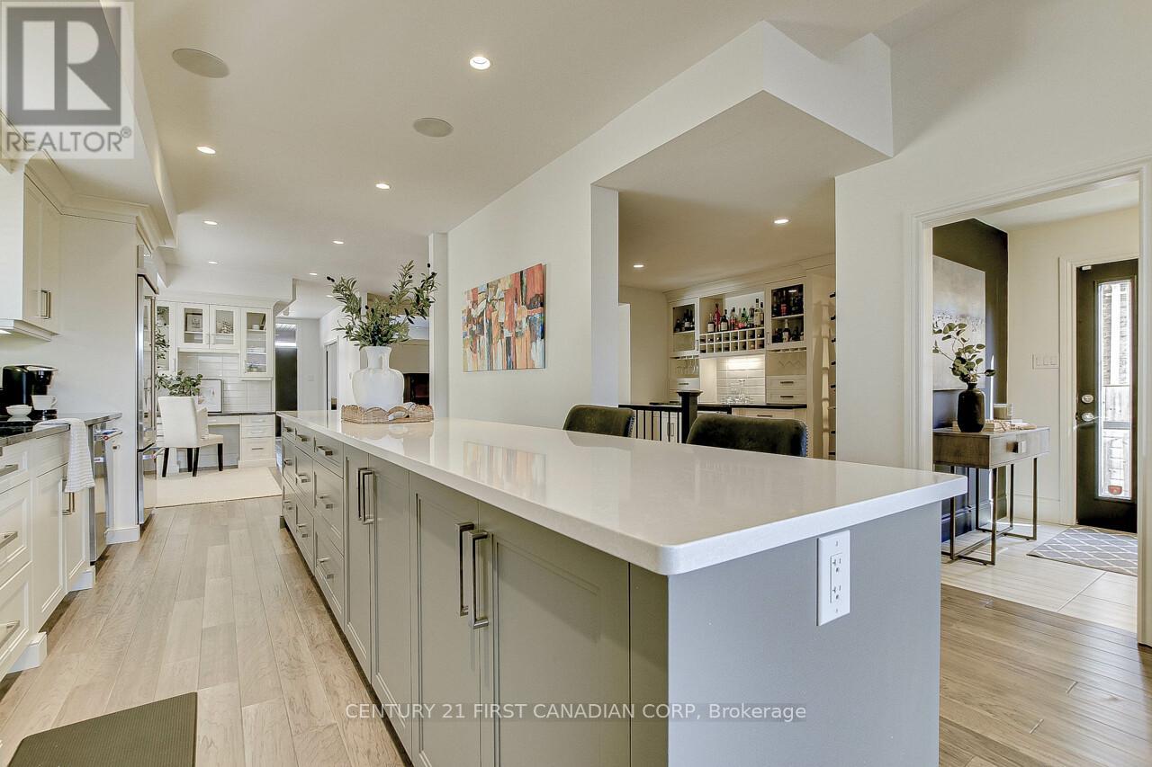 Photo 14 of 50 for 239 Tecumseh Avenue E