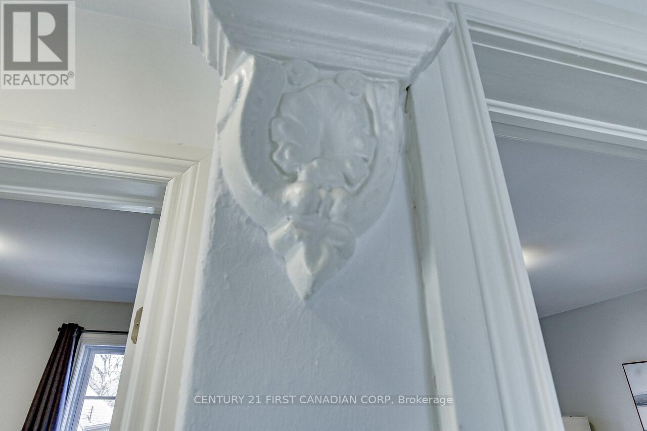 Photo 28 of 50 for 239 Tecumseh Avenue E