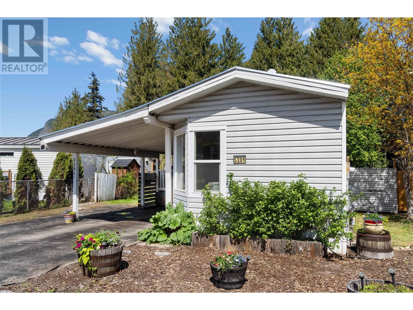 5201 67 Avenue NE, Canoe, BC V0E1K0