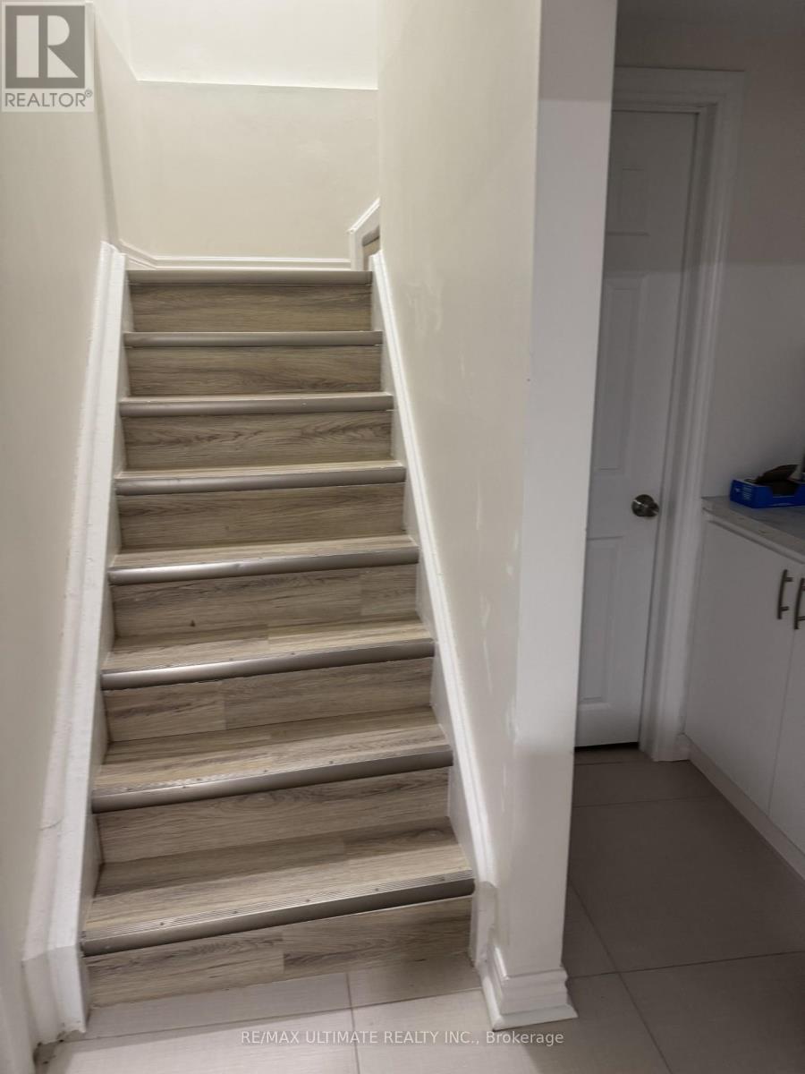27 Brisbourne Grove, Toronto, Ontario  M1B 1P2 - Photo 2 - E12178923
