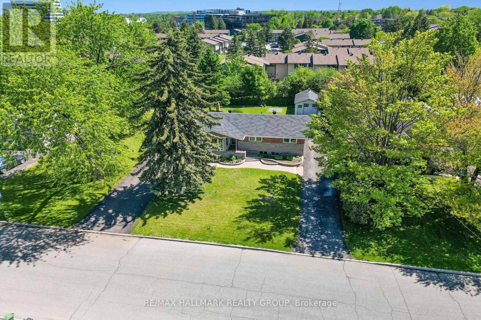 1399 Aurele Street, Ottawa, Ontario  K1B 3L4 - Photo 3 - X12179130