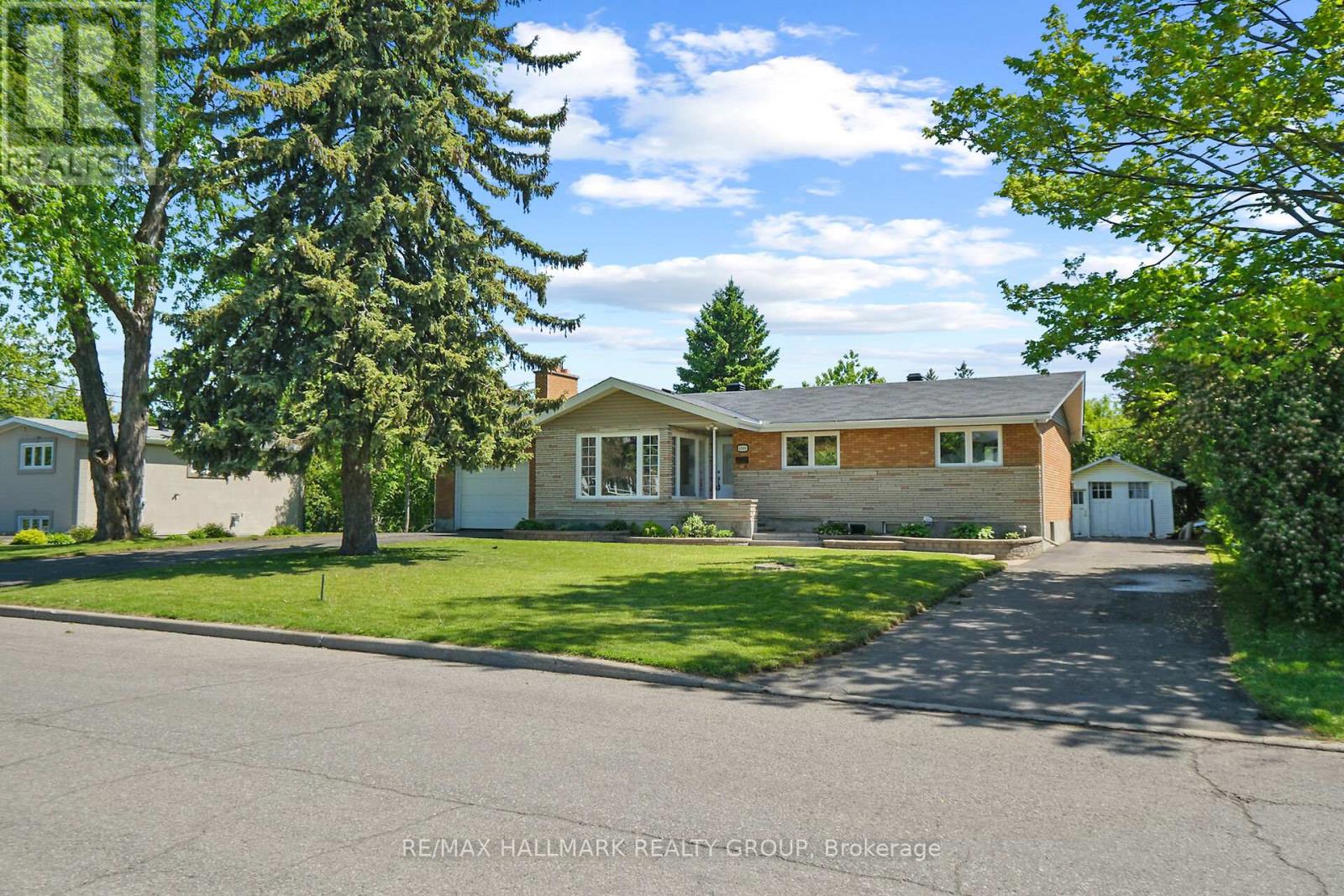1399 Aurele Street, Ottawa, Ontario  K1B 3L4 - Photo 4 - X12179130