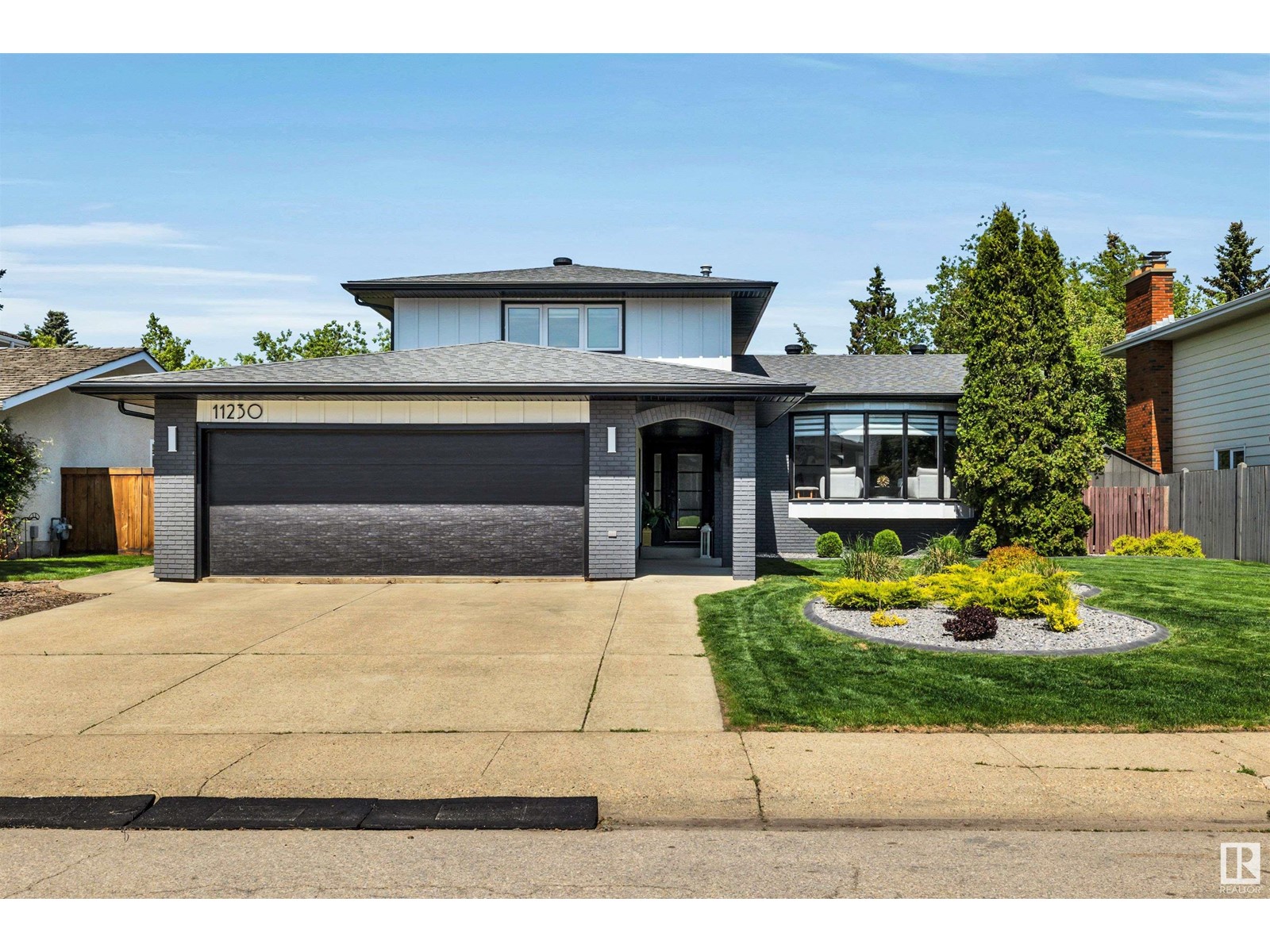 11230 34A AV NW, Edmonton, Alberta