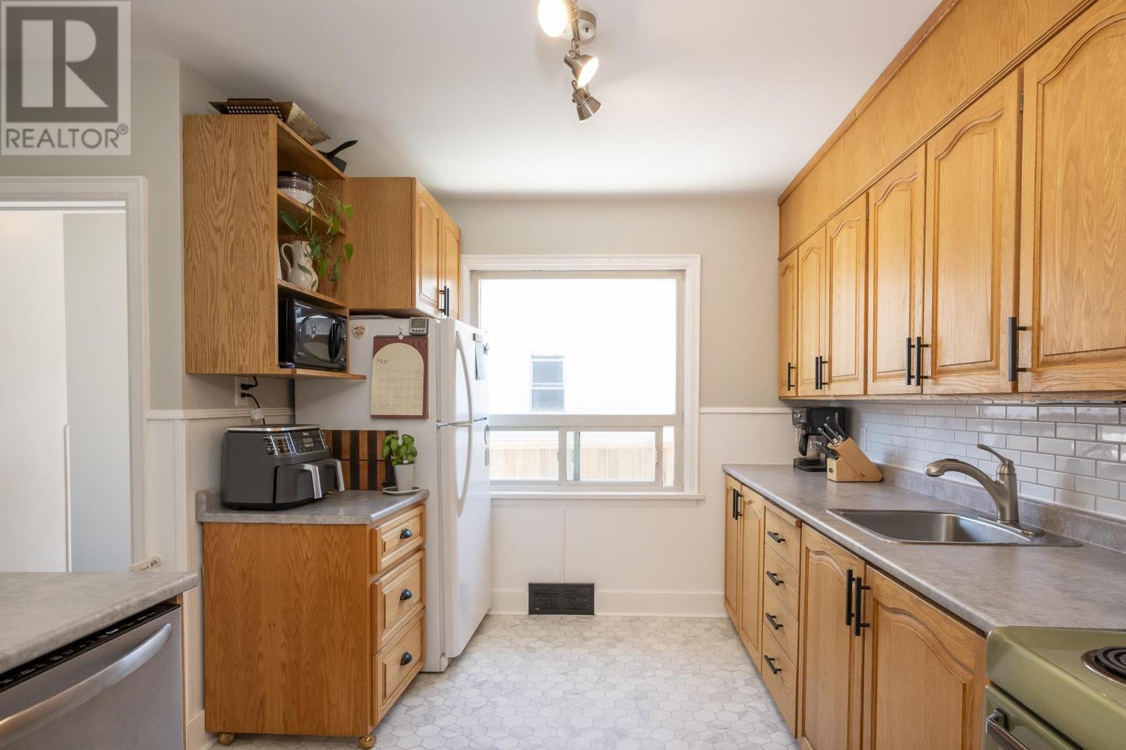 2028 Hamilton Ave, Thunder Bay, Ontario  P7E 4Y2 - Photo 5 - TB251401