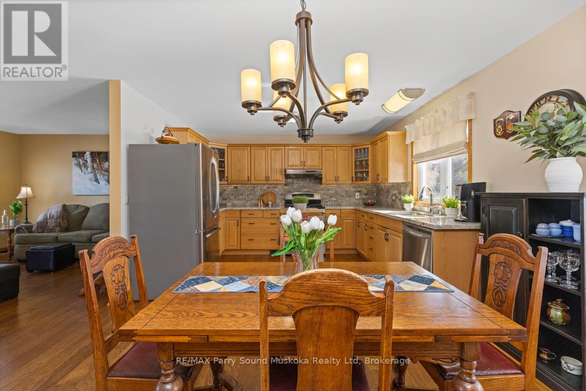 17 Martha Drive, Mckellar, Ontario  P0G 1C0 - Photo 16 - X12047150