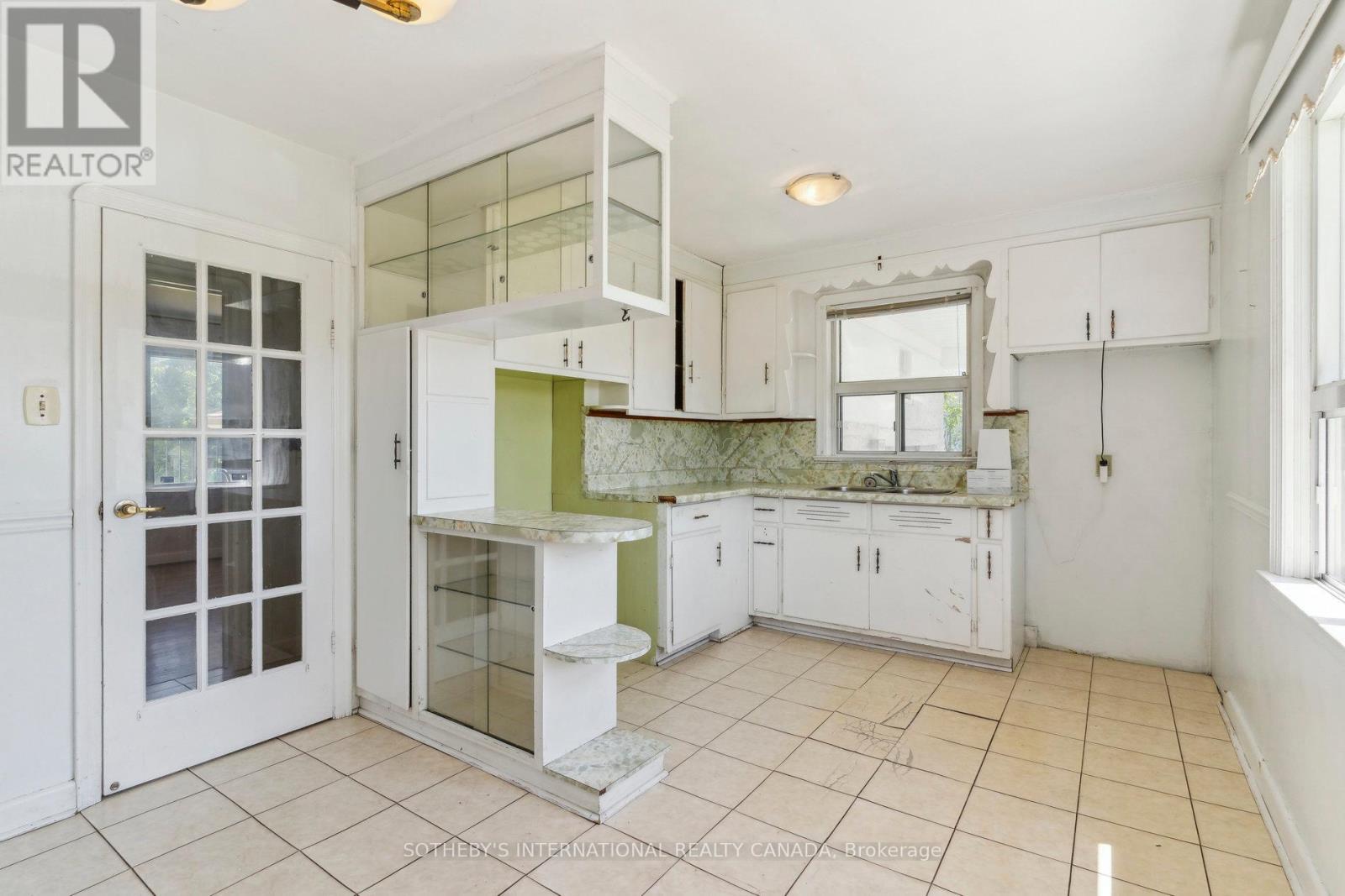 104 Crestwood Road, Vaughan, Ontario  L4J 1A6 - Photo 10 - N12179008