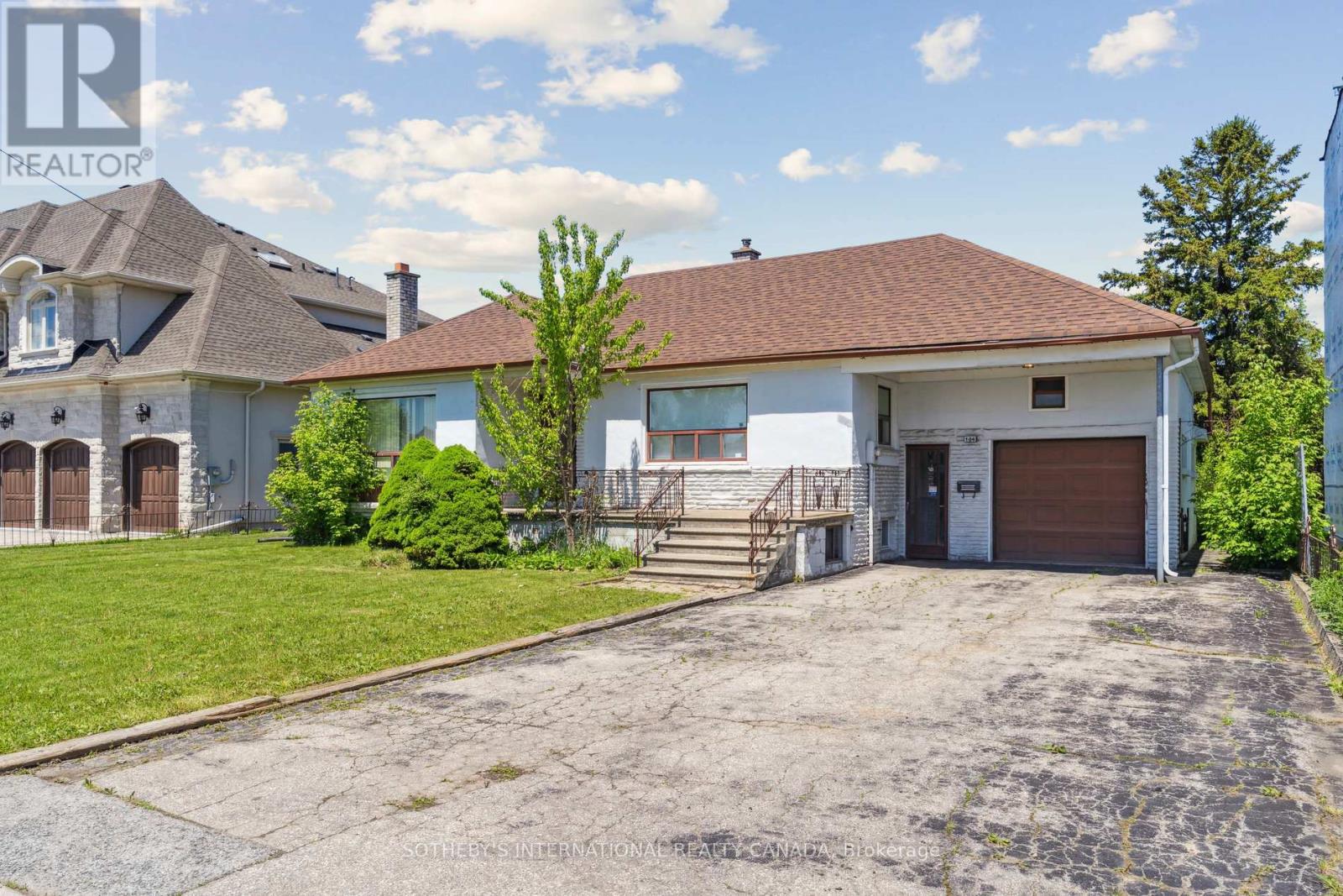 104 Crestwood Road, Vaughan, Ontario  L4J 1A6 - Photo 4 - N12179008