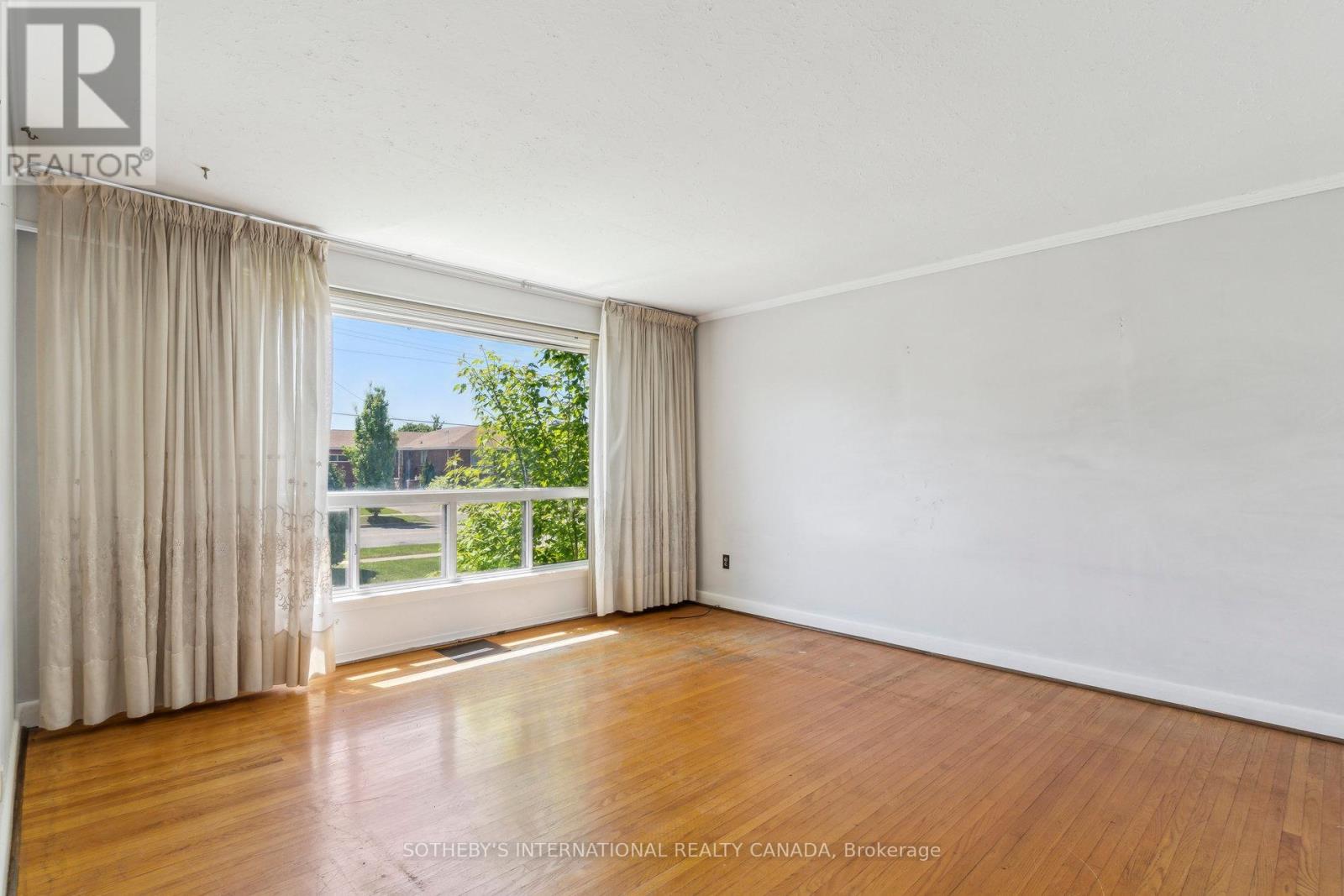 104 Crestwood Road, Vaughan, Ontario  L4J 1A6 - Photo 6 - N12179008