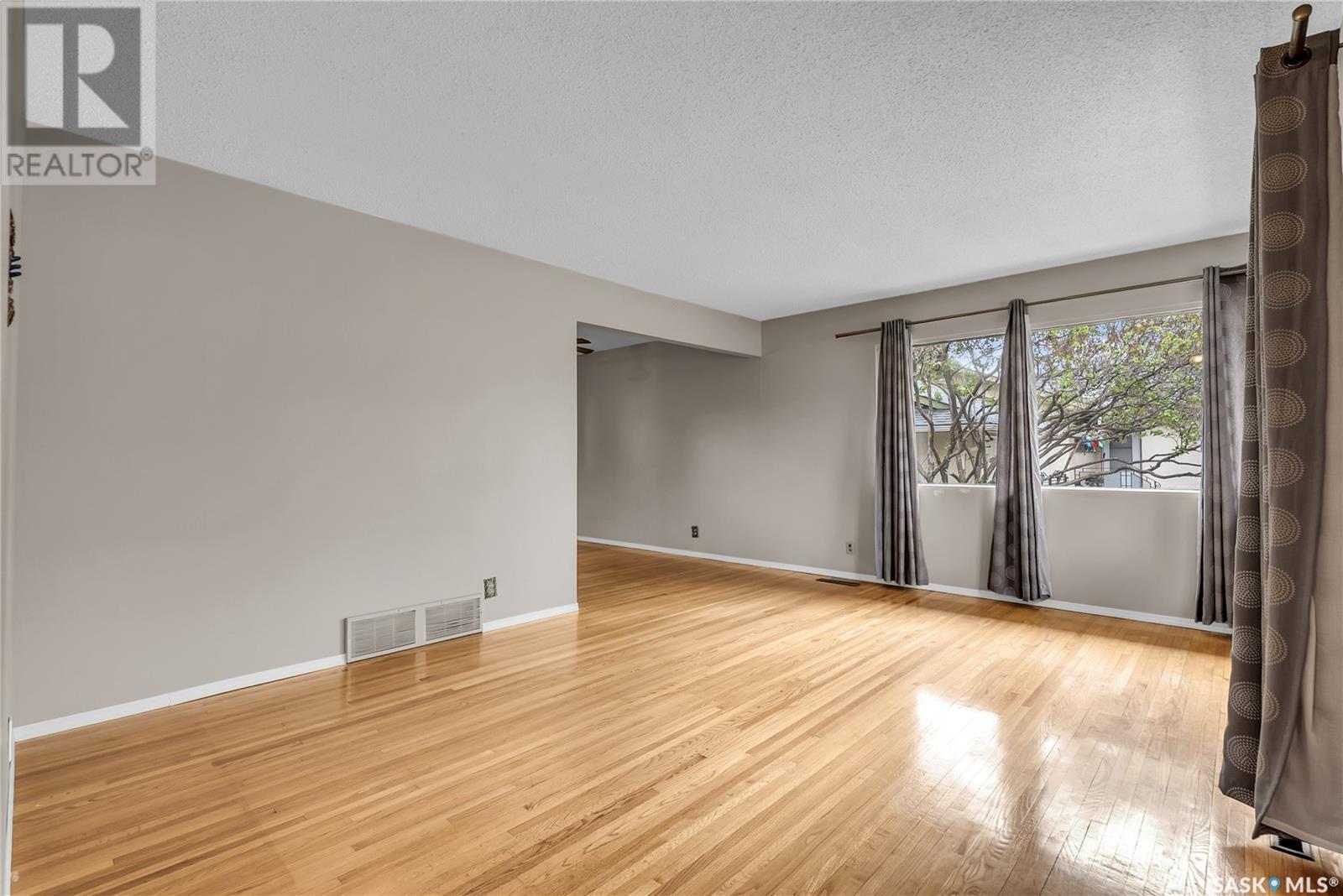 Property at 15 McAskill CRESCENT image 4